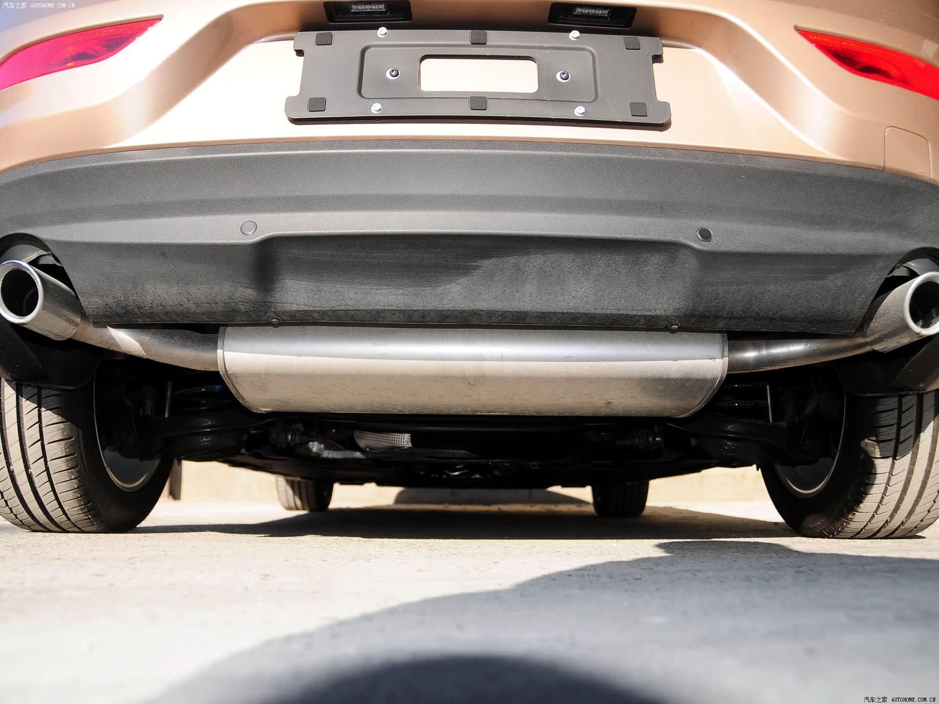 Telecamera posteriore per visione notturna, sostituzione impermeabile della telecamera di retromarcia della targa per Volvo V40 Cross Country 2012-2020 OEM: 31352526