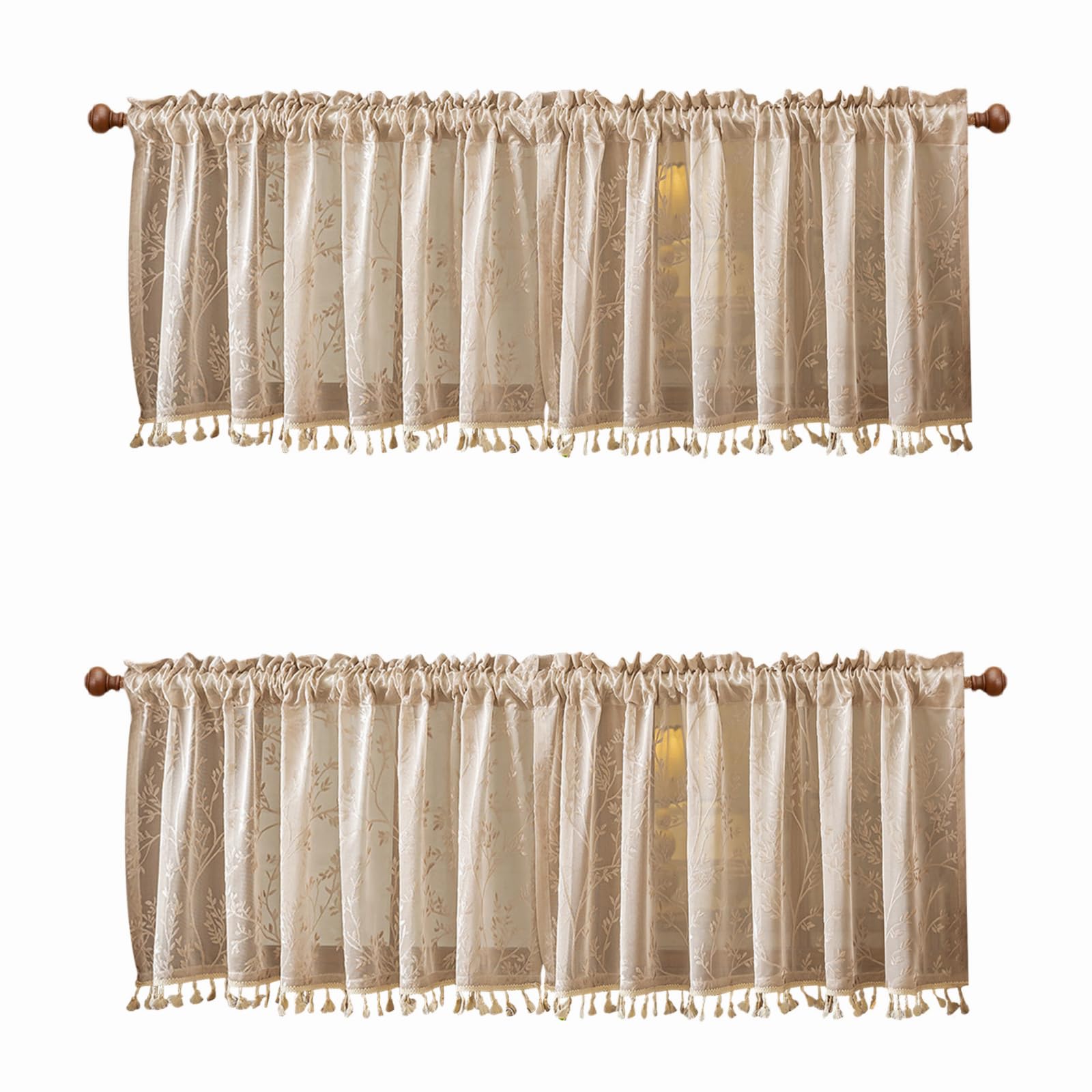 Cortinas con cenefa beige de 2 paneles para regular la luz en salón y cocina