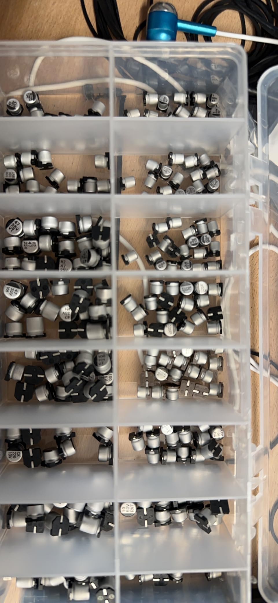 Coffret Condensateurs SMD 0603 - 90 Valeurs Différentes X 25 Pièces = 2250 Condensateurs !