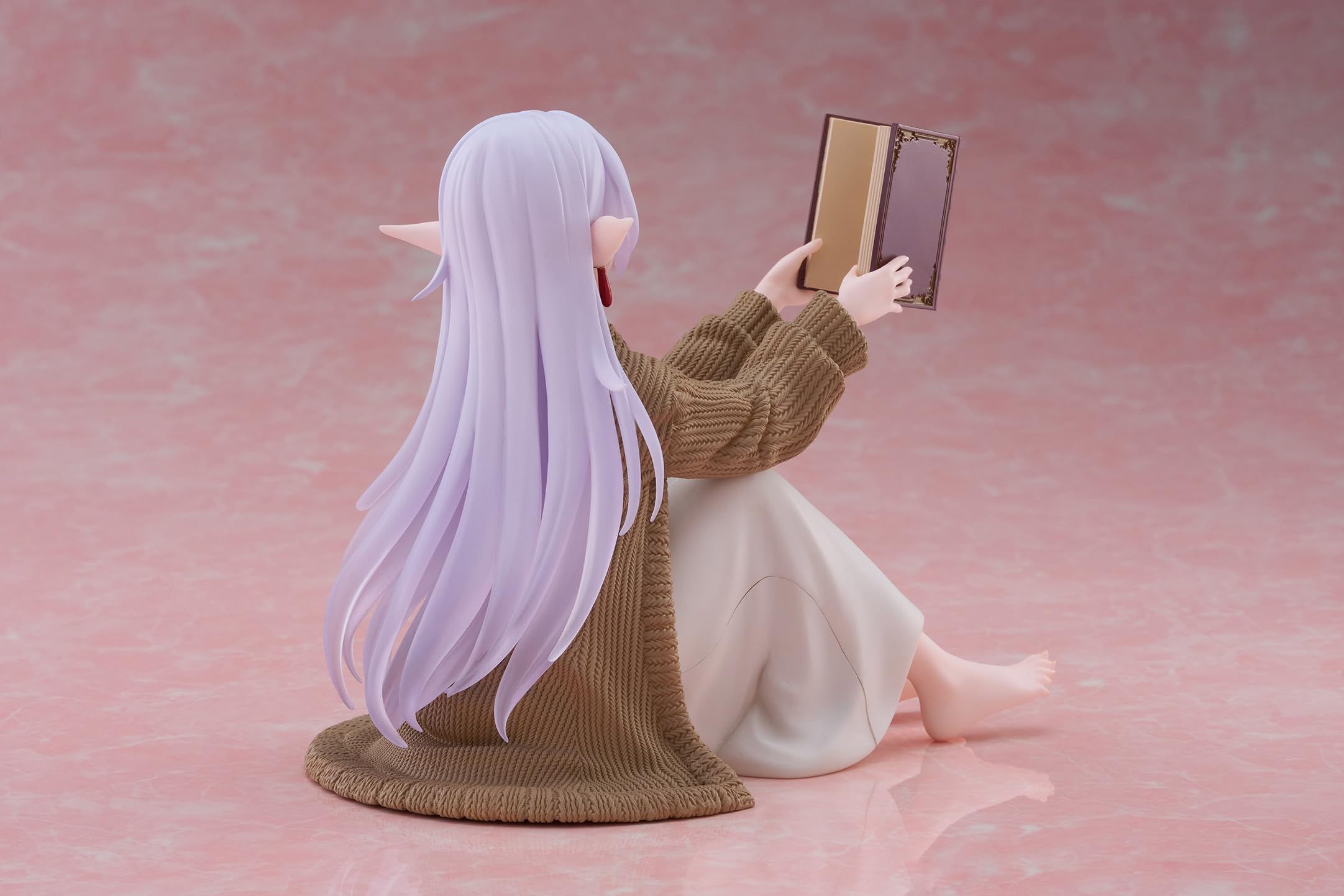 Taito Frieren: Beyond Journey's End Figurine mignonne de bureau – Frieren (Roomwear Ver.)