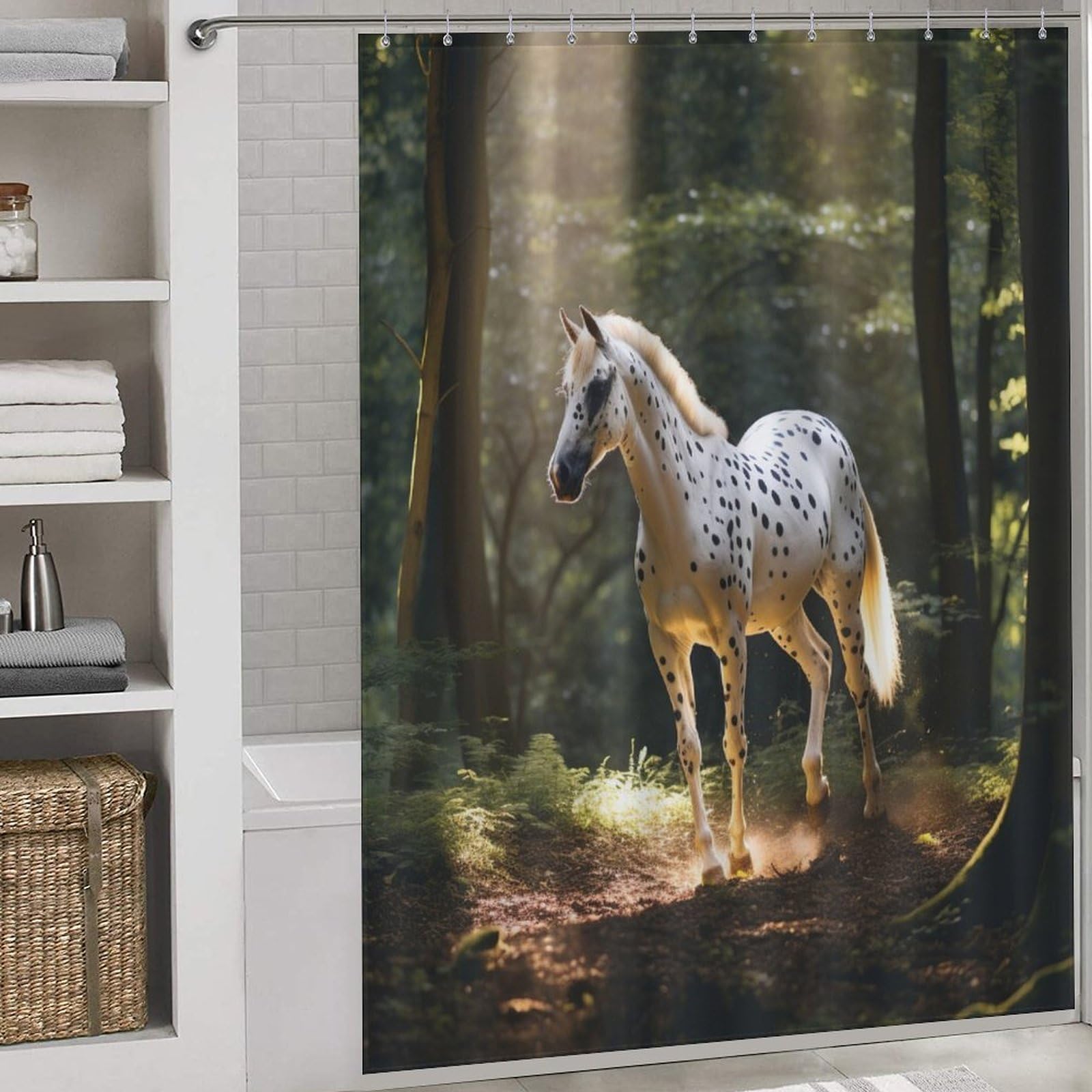 Rideau de douche cheval en tissu polyester pour créer une ambiance nature dans votre bain