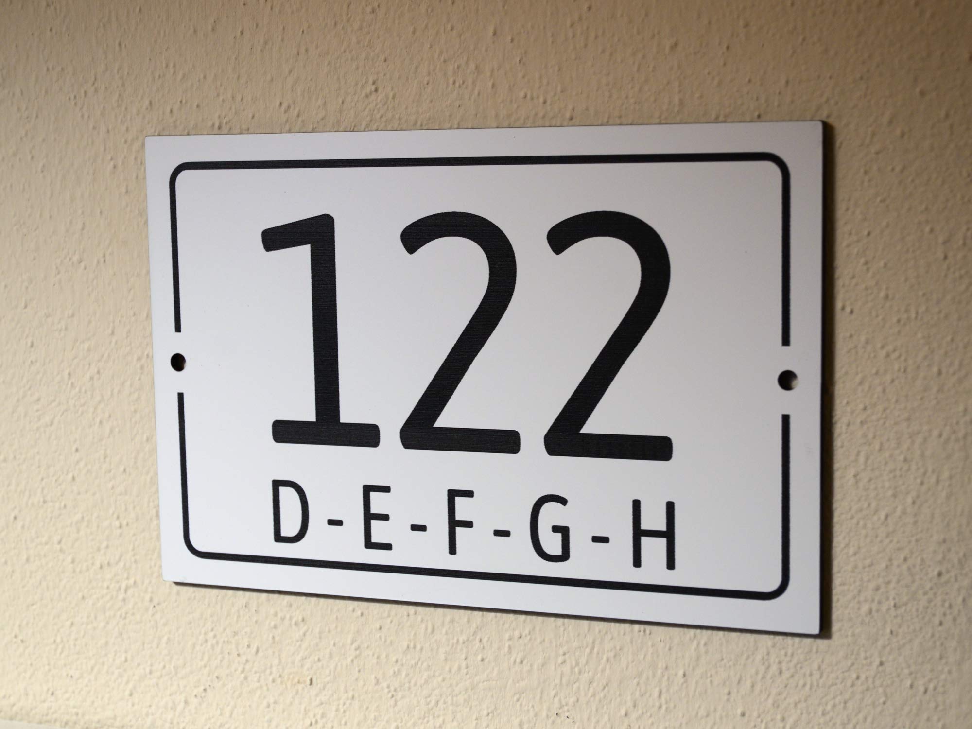 Numero civico in laminato plastico spessore 3.2 mm - Targa per esterno con incisione personalizzata - Formato rettangolare in 3 misure a scelta (Testo Nero - Sfondo Bianco)