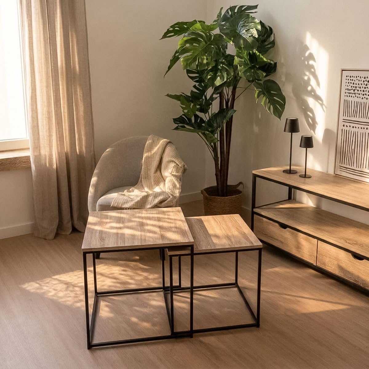 Set de 2 mesas de centro nido de madera natural y metal negro de 50x50cm | Estructura apilable de diseño moderno, auxiliar muy versátil para salón u oficina.