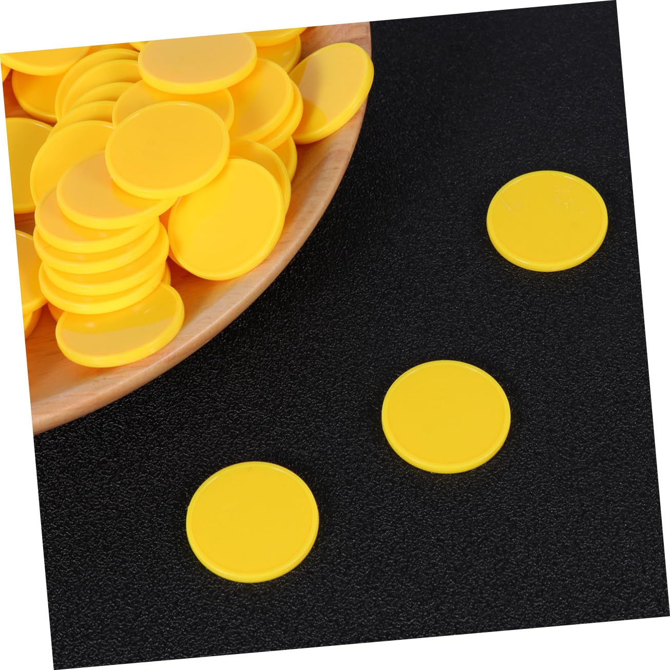 KOMBIUDA 200pcs Colorful Counting Game Chips for Learning Round Plastic Slices for Bingo for Home and School Activities Yellow