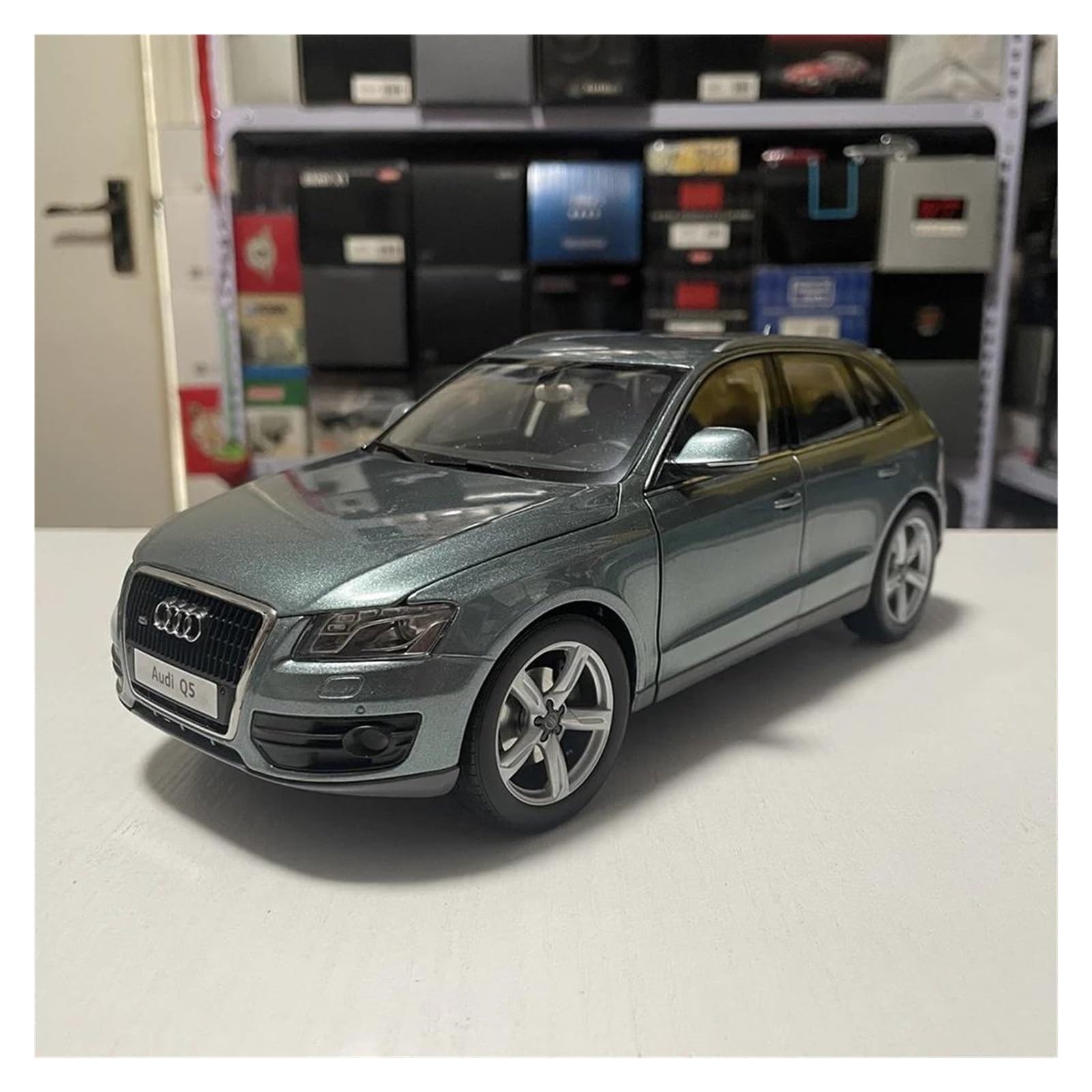 Metallo Scala Replica 1 18 Per Faw Q5 2.0t Alloy Full Open Statico Modello Di Auto Souvenir Hobby Collezione Vacanza Hobby Veicoli Giochi Set