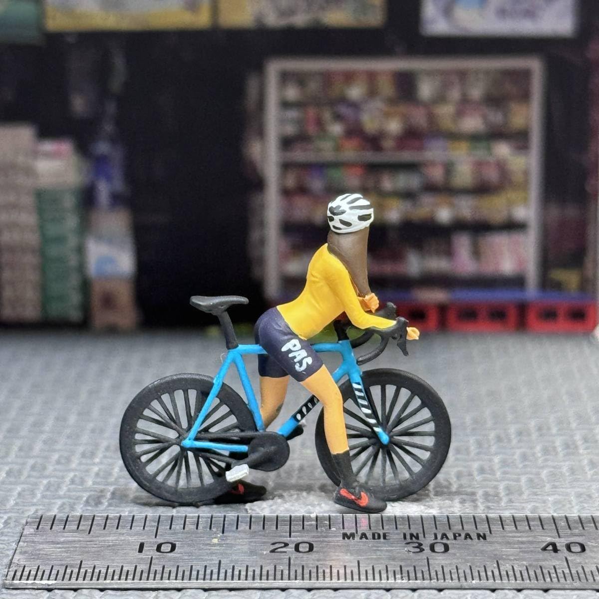 Amazon | 1/64 スケール 自転車に乗る女性サイクリスト セット