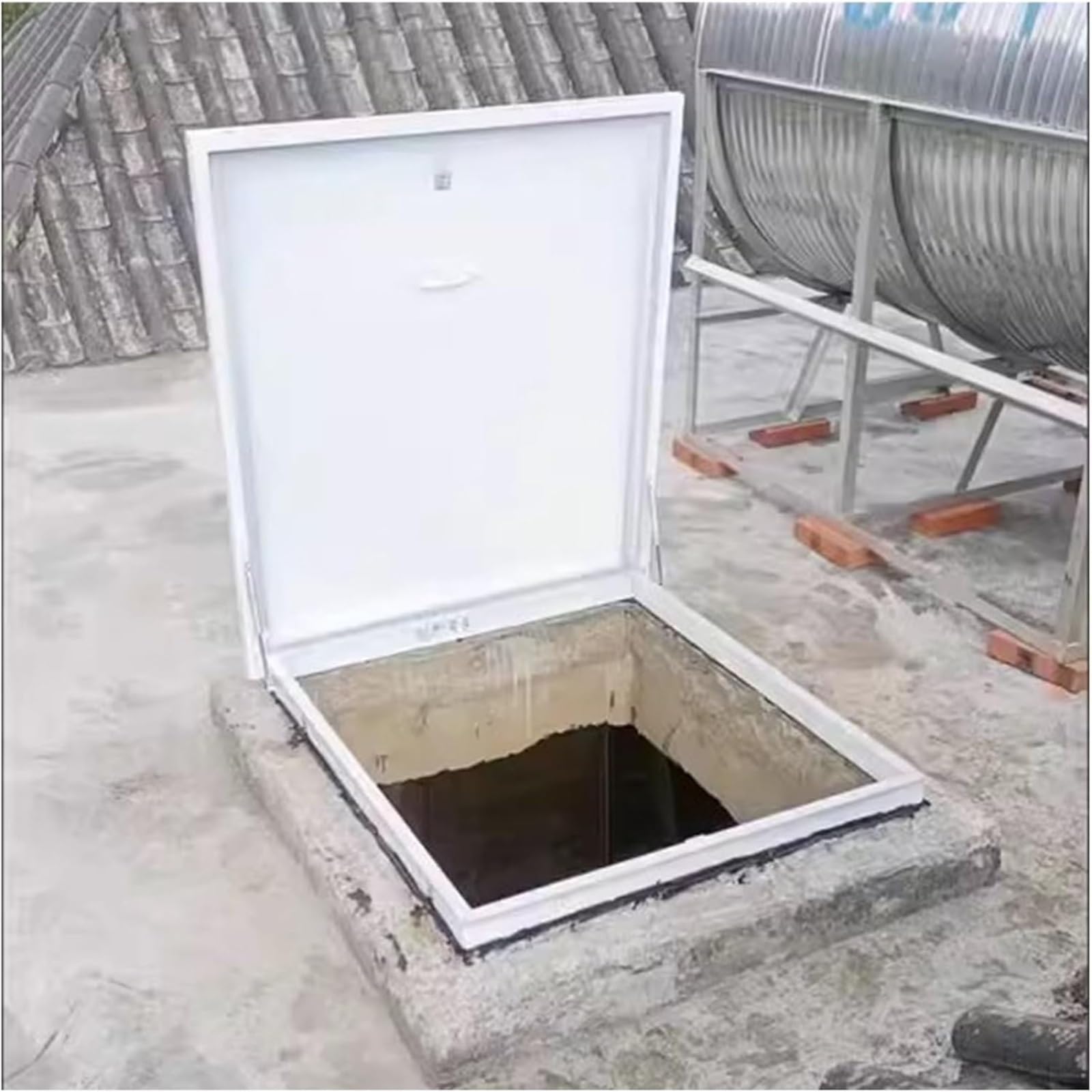Juskaqzyi One Color Skylight Roof Hatch Galvanized Steel Roof Access Hatch Heavy Duty Attic Door With Waterproof Skylight Roof Window Attic(In 65 * 65Cm)