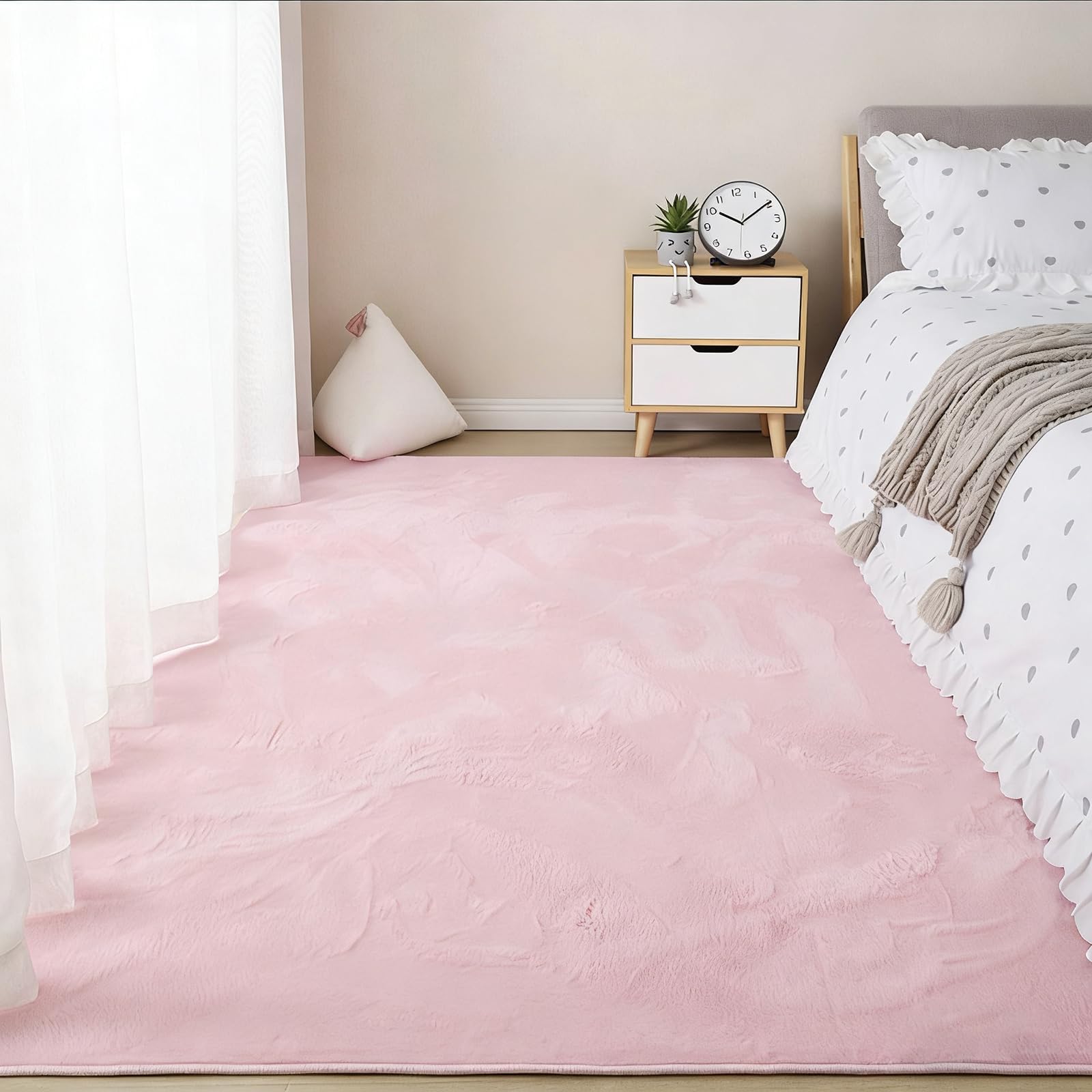 Tapis salon fausse fourrure rose 145x350cm monochrome design chic
