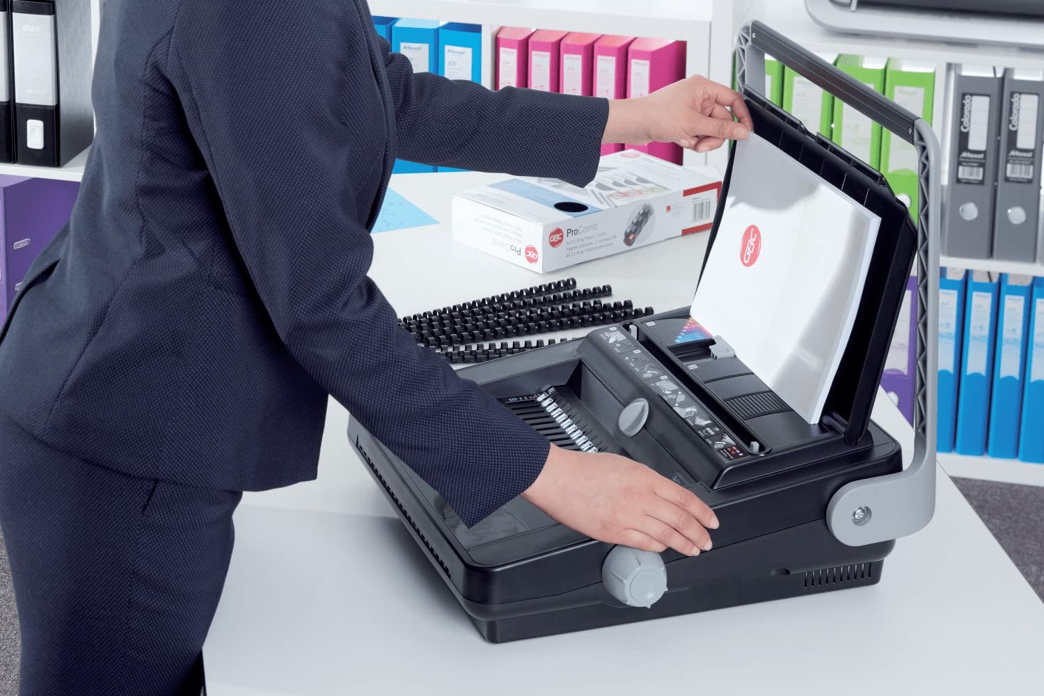 GBC 663733 CombBind C340 manuell-Bindegerät (mit automatischer Zentrierung)
