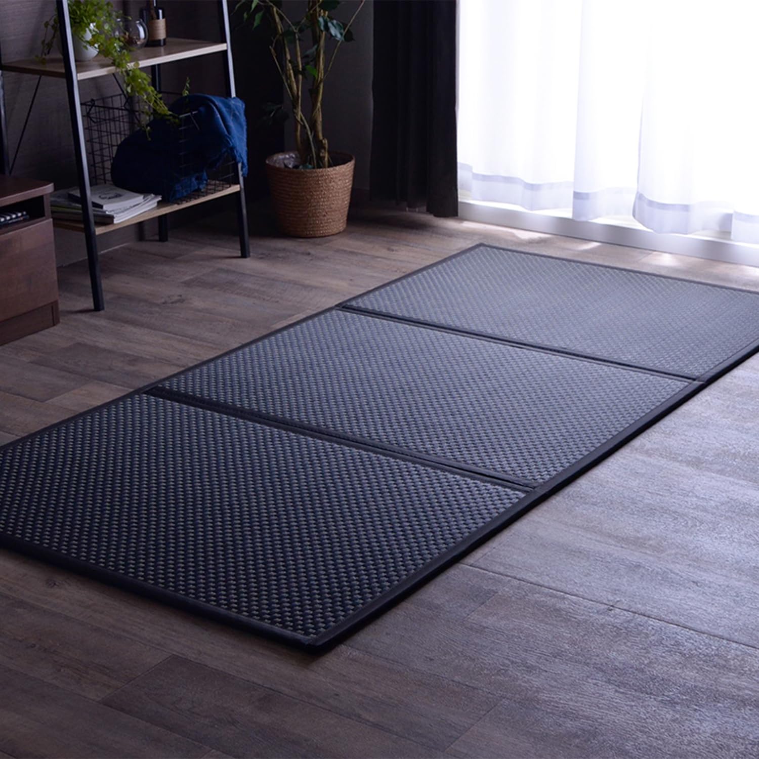 新品 #8328309 い草ラグマット フレア 80×210cm 三つ折り 黒 Amazon｜イケヒコ い草 マットレス 寝具 ラグマット フレア セミ