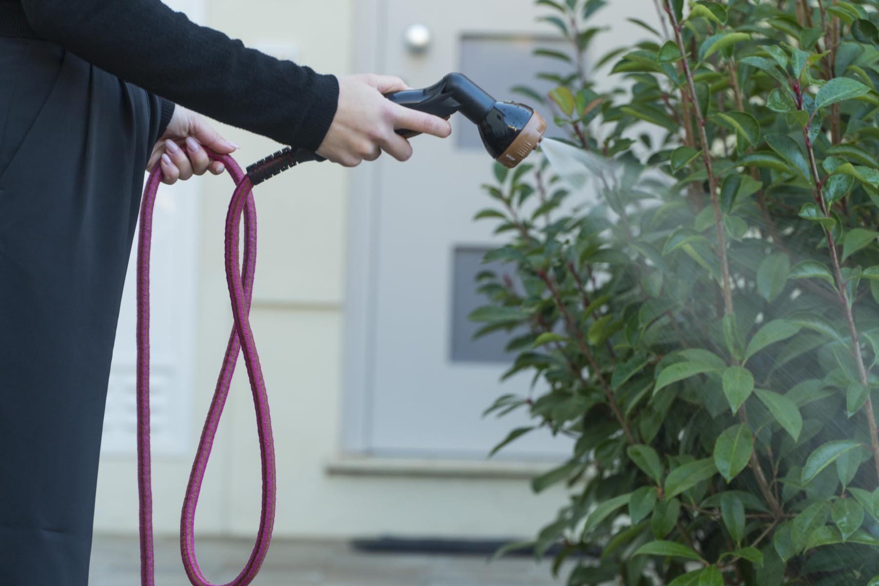 eacommerce | Tubo estensibile irrigazione da giardino | Resistente, leggero, compatto | Non si attorciglia, raccordi inclusi | Pratico per balcone, terrazza, camper (Bronzo/Fucsia, 12,5 Metri)
