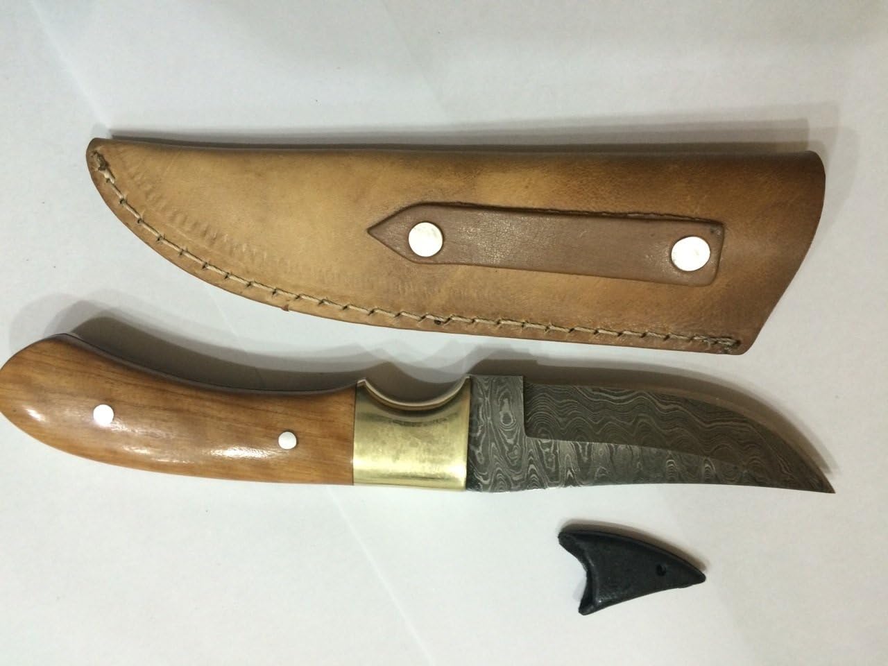 Macs knife Club Handmade Damascus Hunting Knife - Beautiful Camping Knife, 9" Long with Blade Size is 4" and Handle Size is 5" Comes with Free Leather Sheath-17015