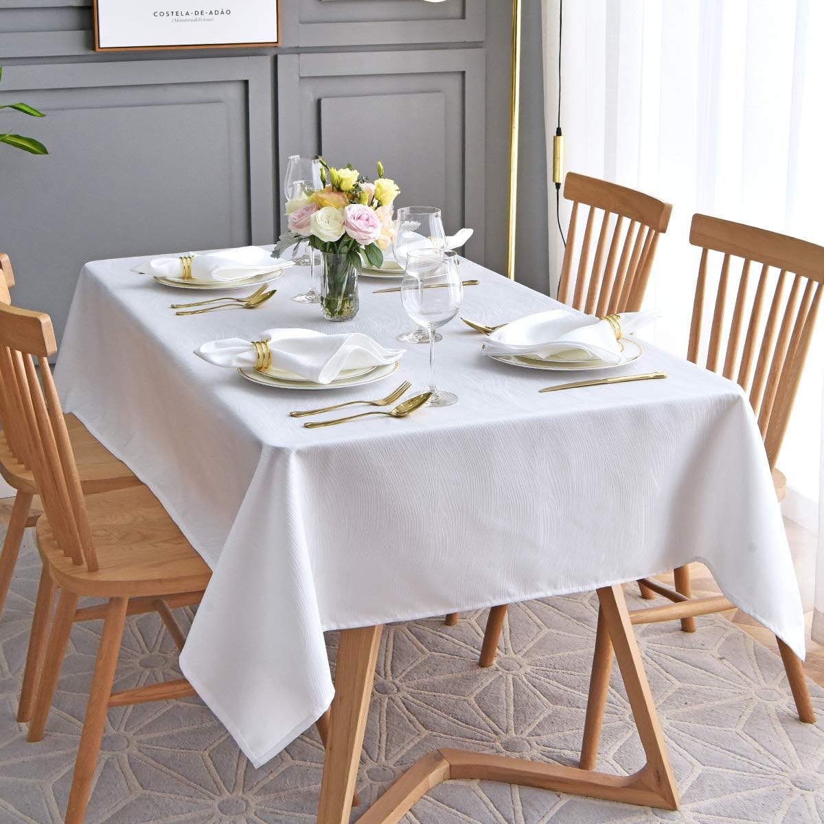 maxmill Jacquard Table Cloth Swirl Pattern Spillproof Wrinkle Resistant Heavy Weight Soft Tablecloth for Kitchen Dinning Tabletop Decoration Outdoor Picnic Rectangle 52 x 70 Inch White