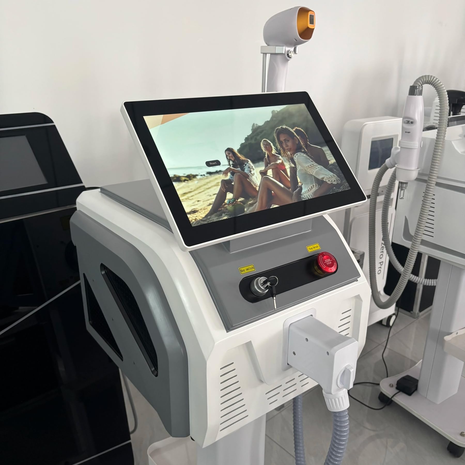 4000W Professional Diodo Laser Depilator 4 lunghezze d'onda 808nm 755nm 940nm 1064nm punto di raffreddamento depilazione laser per tutti i colori della pelle