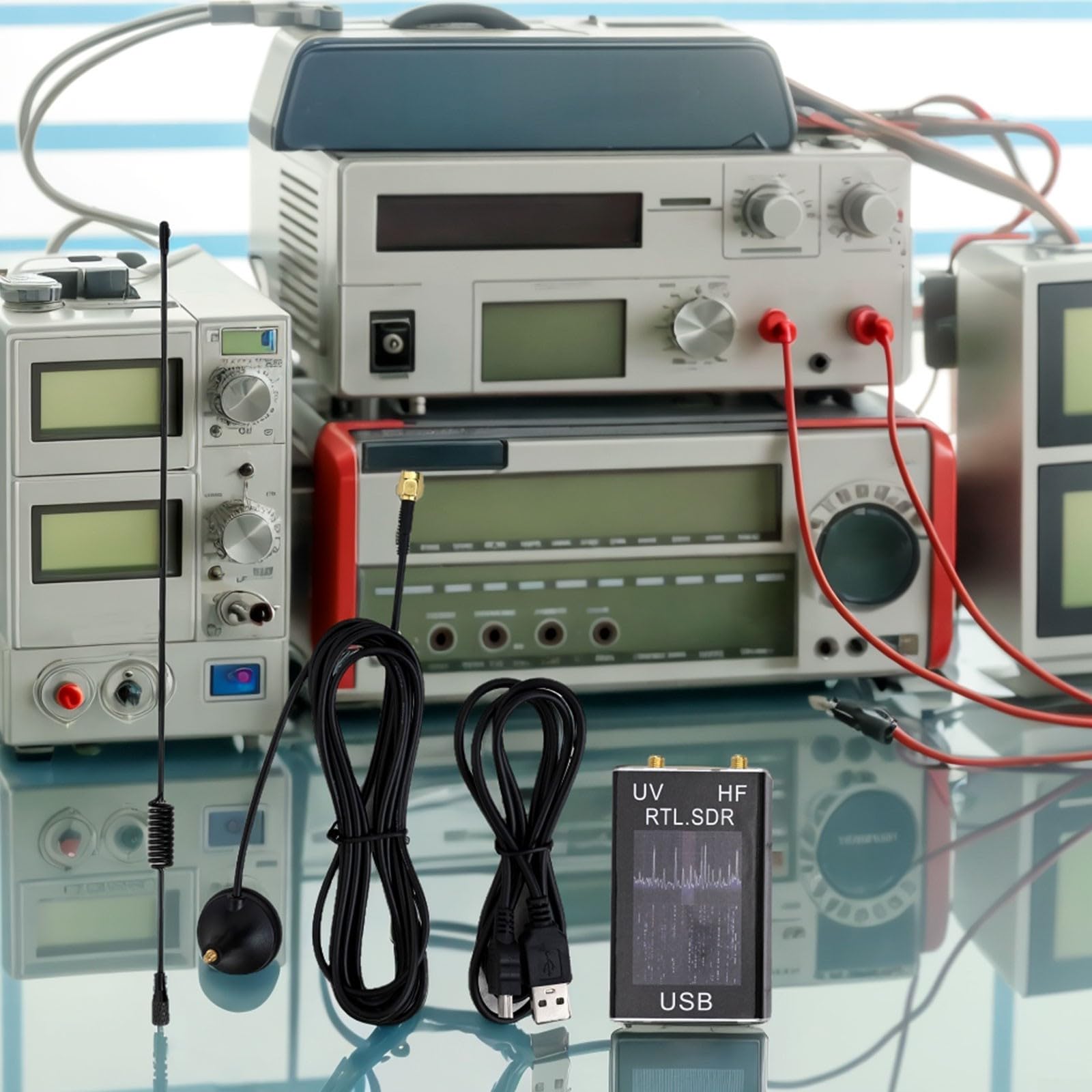 Récepteur tuner USB RTL-SDR 100 kHz 1,7 GHz avec RTL2832U+R820T2, boîtier en aluminium, prend en charge les ondes courtes, VHF/UHF, AM, NFM, FM, SSB, CW avec câble USB et antenne test, argenté