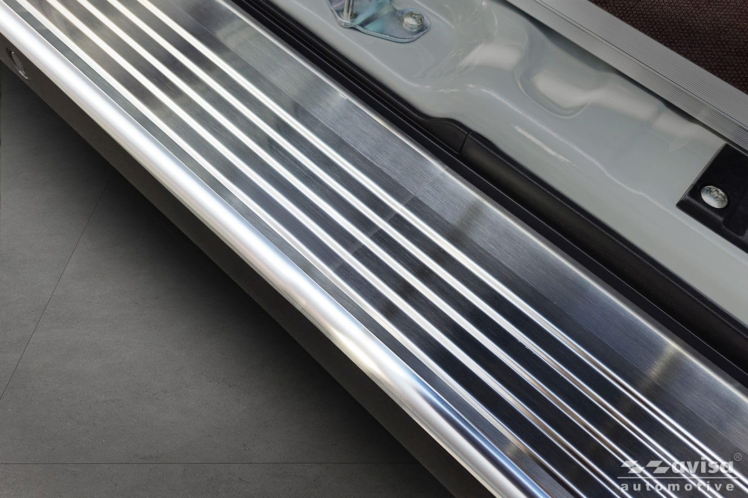 Avisa Protector de Parachoques Trasero de Acero Inoxidable Compatible con Fiat Ducato III Facelift 2023- / Opel Movano III Facelift 2023- / Toyota Proace MAX 2024- 'Ribs' (2 Partes)