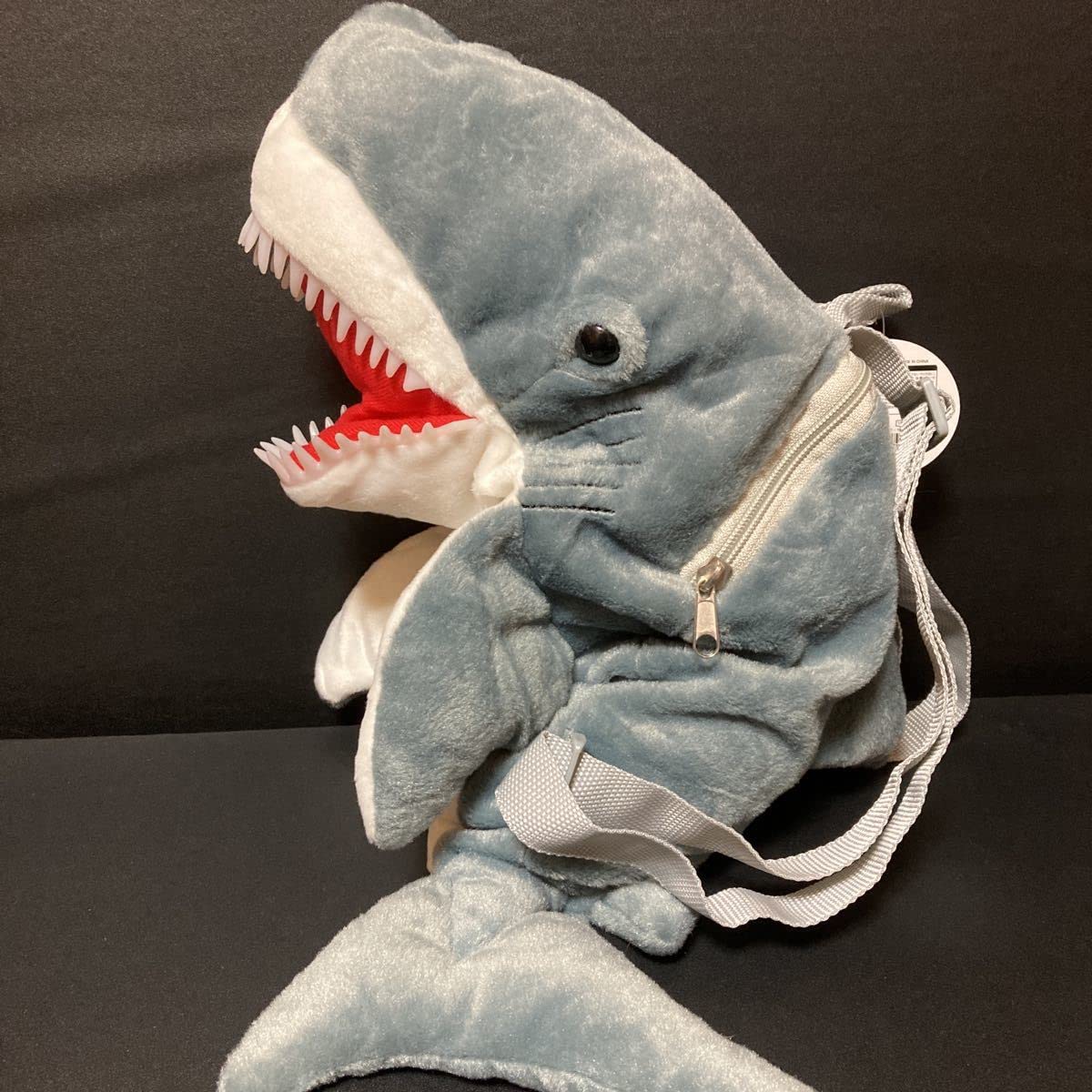 Amazon.co.jp: サイズ約60×34 ガォーぬいぐるみリュック サメ 鮫 さめ 