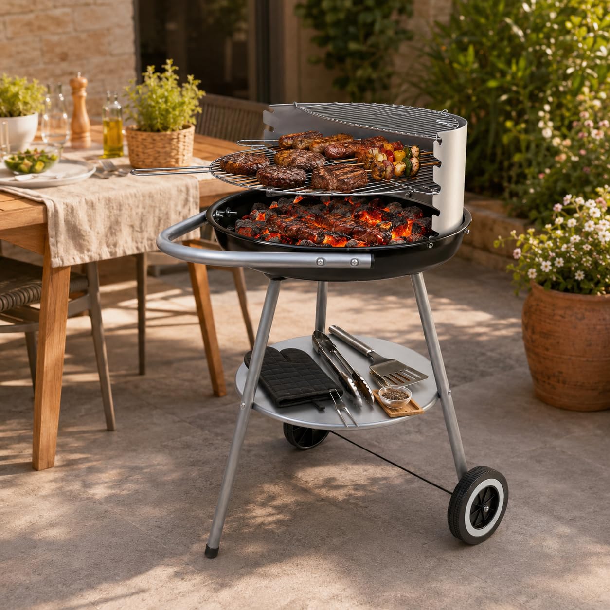 Barbecue a Carbone Rotondo Ø 47 cm con Paravento - Semiaperto con Griglia Regolabile 42,5 cm, Ripiano Inferiore e 2 Ruote - per 2-6 Persone - Ideale per Giardino e Terrazzo