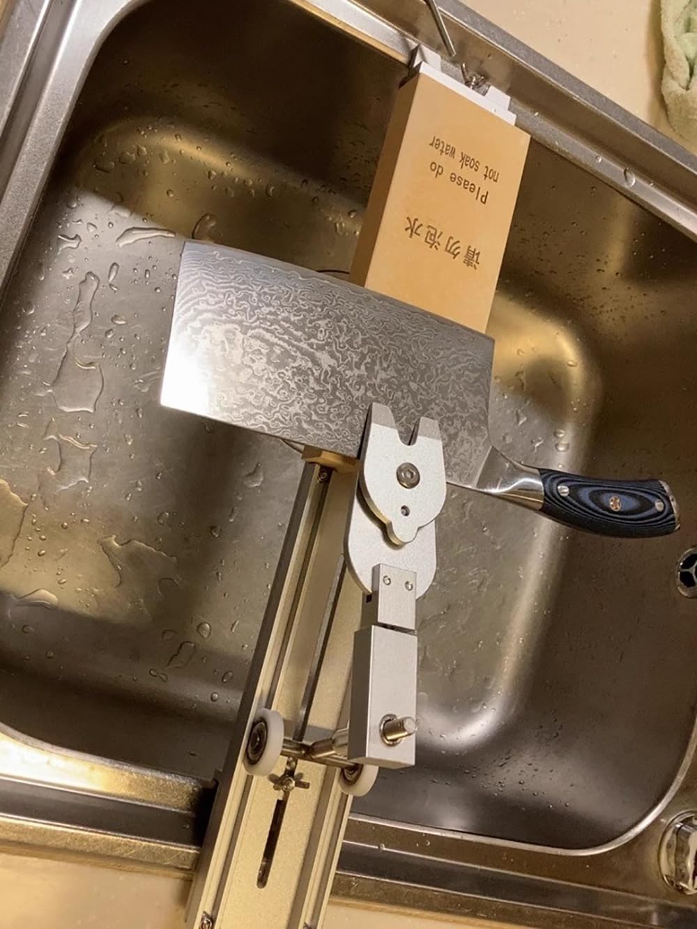 Affilatrice Ad Angolo Fisso, Affilatrice Manuale per Coltelli Domestici con Goniometro e Telaio in Alluminio con Pietra per Affilare in Corindone Bianco