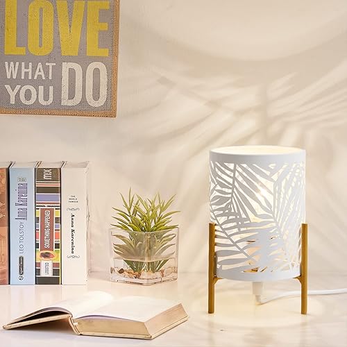 Miniatura 2 de OuXean Lámpara de mesa decorativa, soporte dorado de trípode con pantalla hueca de metal blanco, luz nocturna para mesita, E12 40W, sin bombilla