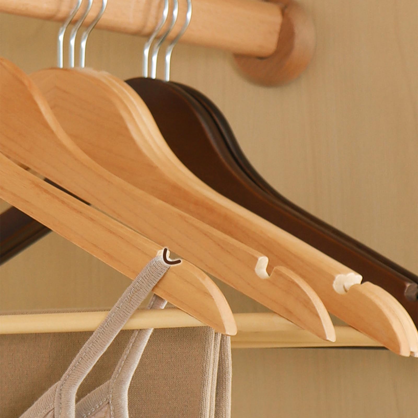 6 Stück praktische Kleiderbügel aus Holz mit Hosen, tragbar, stabile Designs für Kleidungsorganisation und Aufbewahrungslösung, breite Schulterbügel