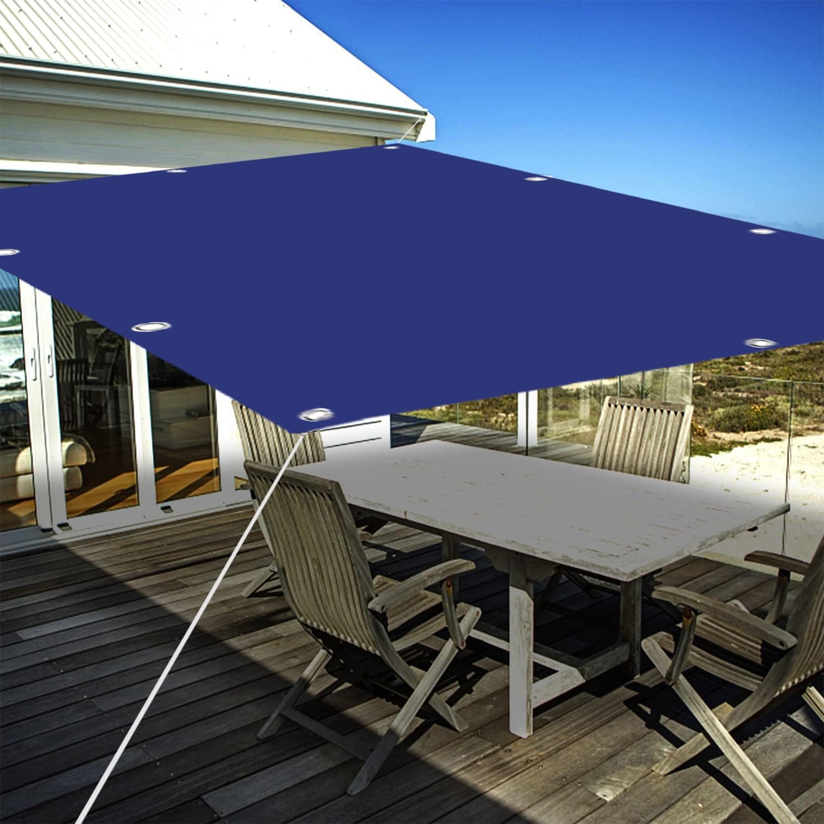 Auvent terrasse bleu foncé étanche pour abriter une terrasse de la pluie