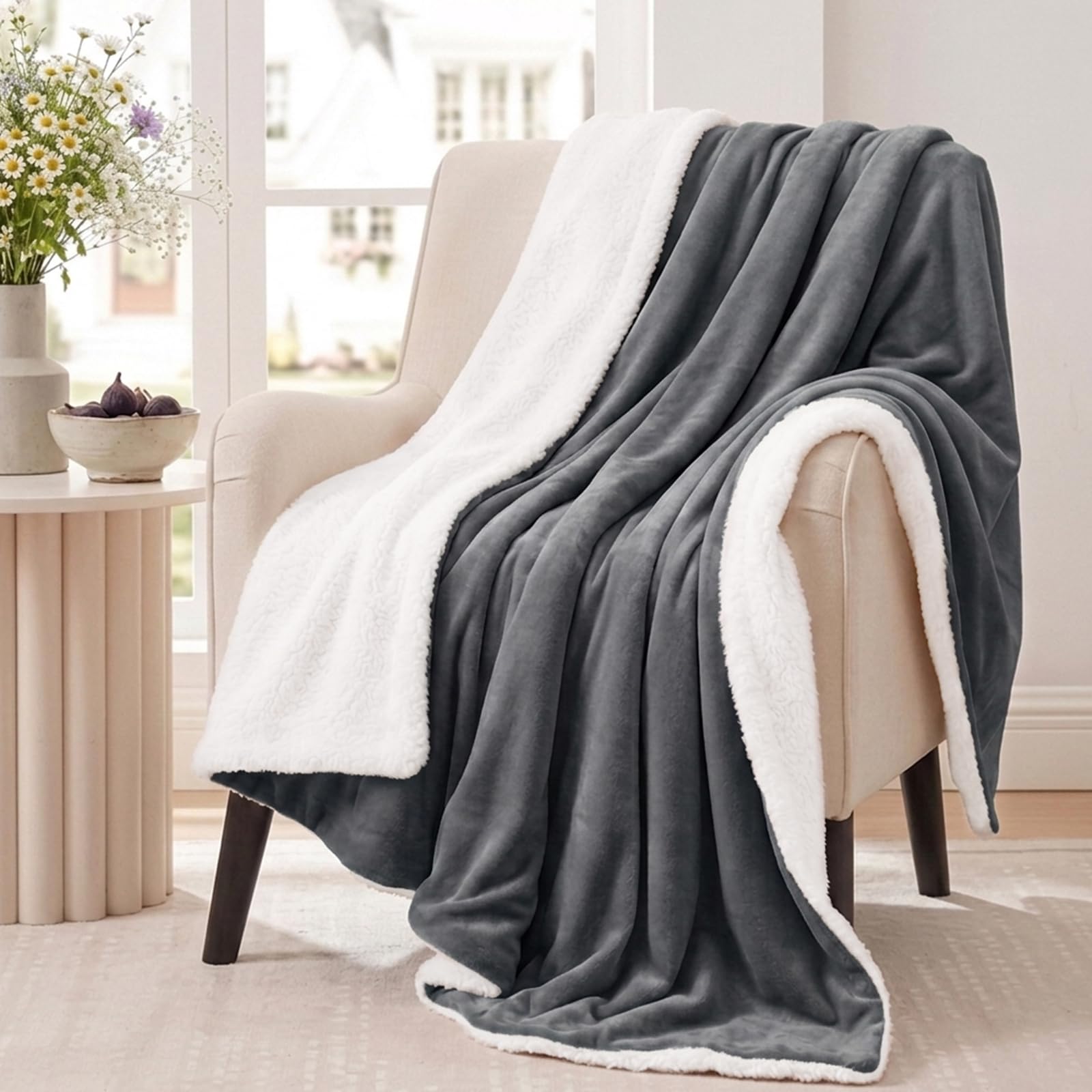 Aisbo Plaid Canape Polaire en Sherpa - Couverture 150x200 Jete de Canape Hiver, Plaid Canapé 150 x 200 Gris Foncé Mouton 2 Personnes Doux et Chaude