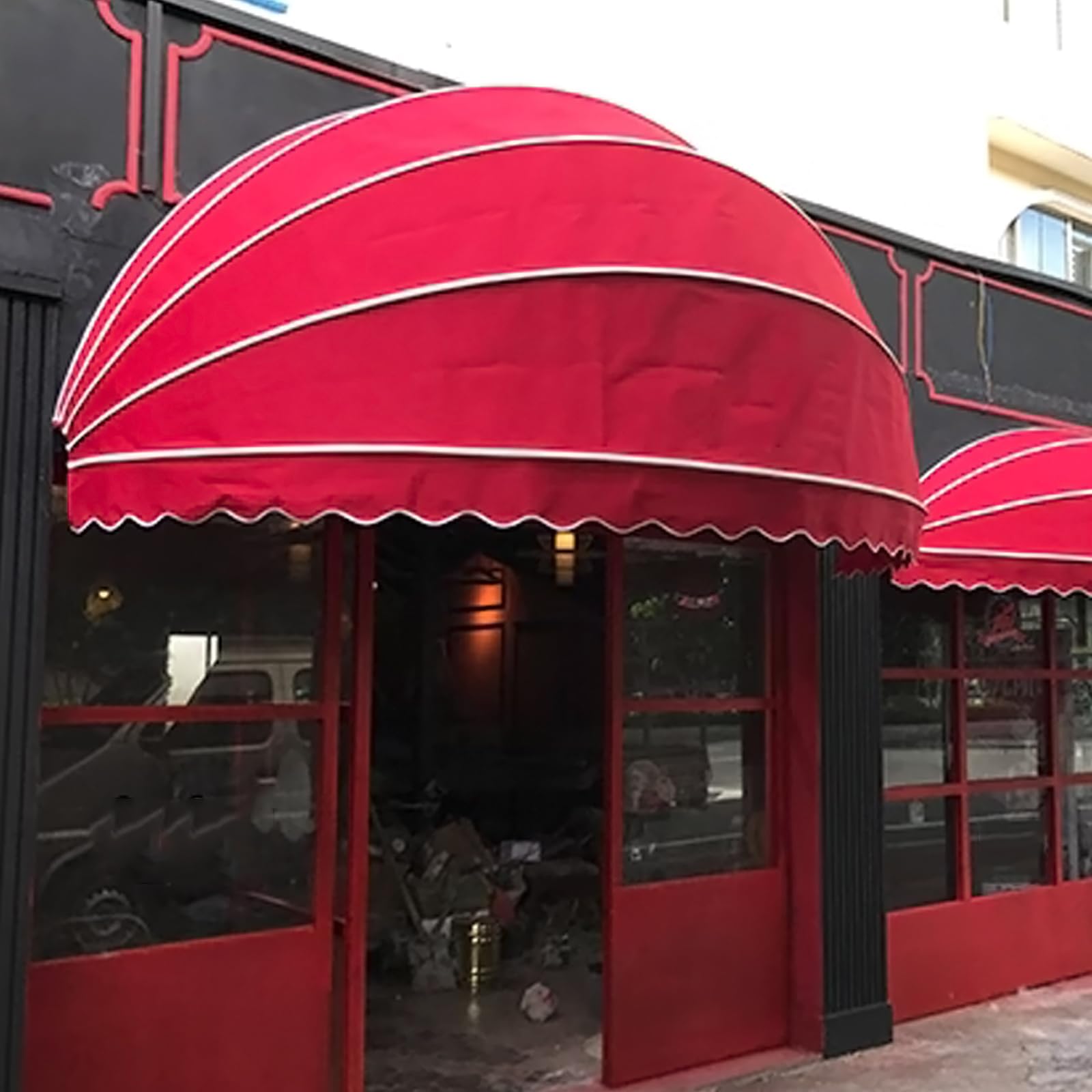 Auvent pliable rétractable bleu pour aménager un coin ombre de terrasse
