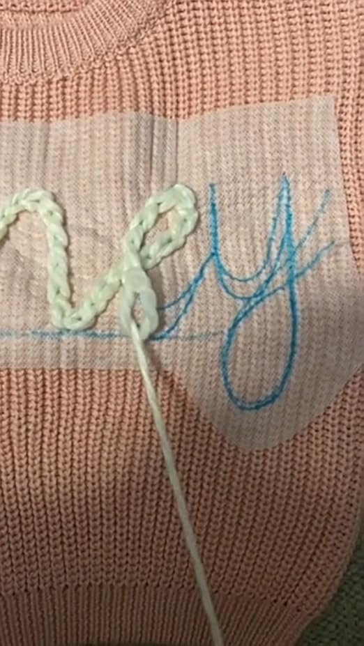 Personalisierteter Baby Strickpullover - Handgestickter Name Individuell