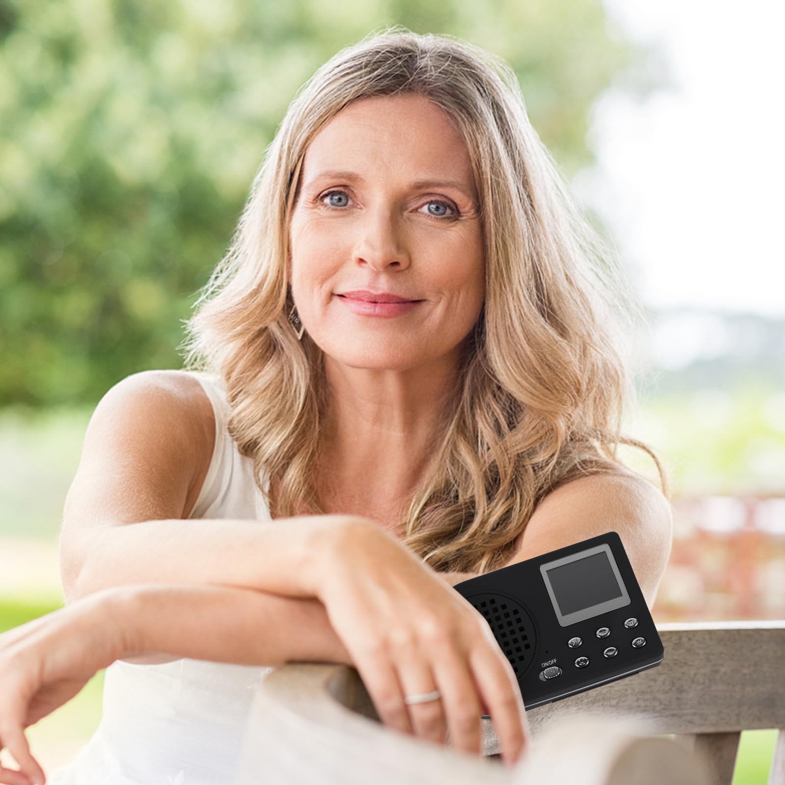 Mp3 Portatile Nero con Clip Appendibile, Riproduzione Audio Esterna, Materiale Plastico e Cavo USB Incluso, Regalo per Famiglia e Amici