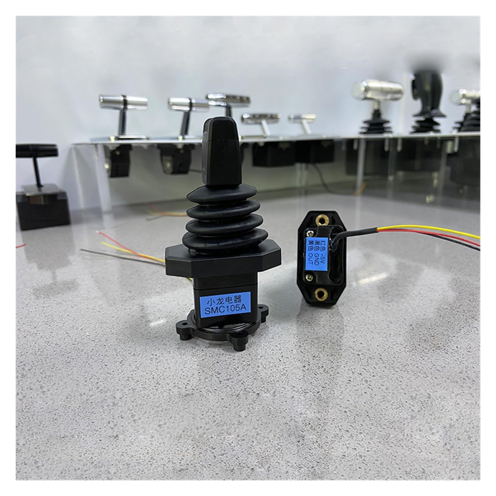 SMC105 Manija de control eléctrico Hall, joystick un solo eje resistente al agua con punta dedo, manija dedicada for remoto para excavadora de construcción(3.3V,Output 0.3-3V)