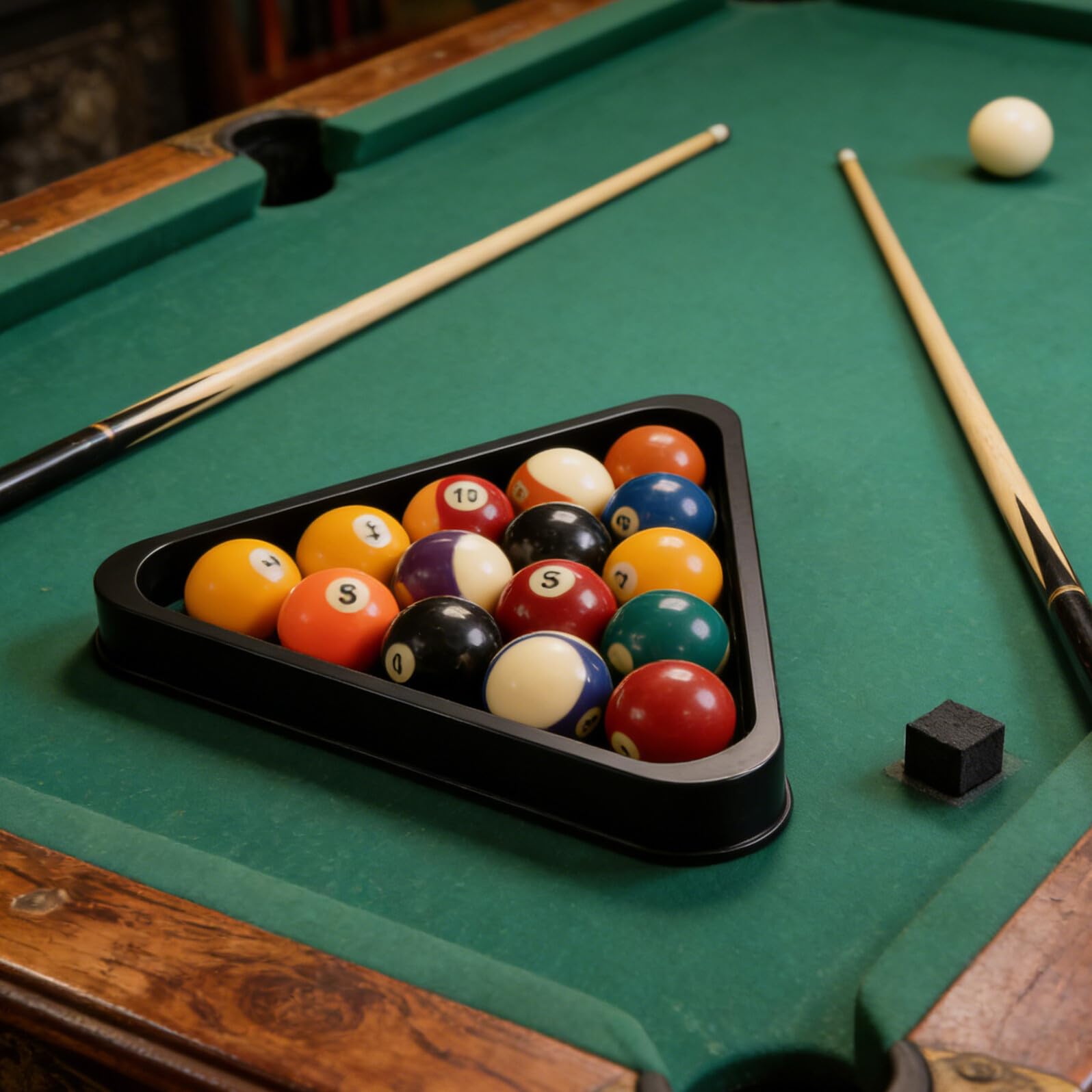 YARNOW Support Triangulaire Porte-Boules de Billard en Bois Massif 3 Pièces Brosse 9 Pouces pour Table de Billard, Kit Entretien Tapis, Accessoire Salle de Jeux et Loisirs à Domicile