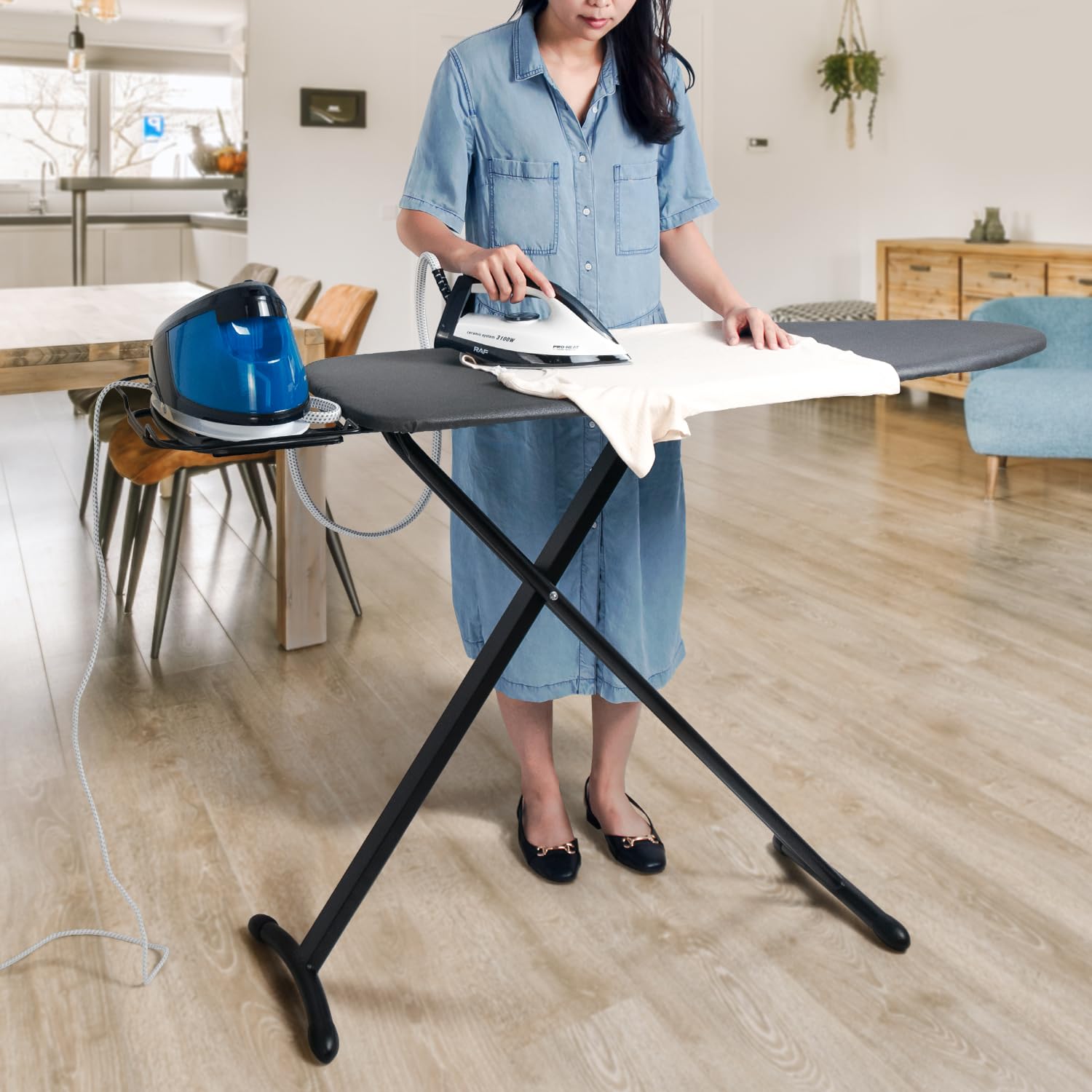 Duwee Asse da stiro extra larga deluxe con poggia ferro da stiro a vapore, copertura resistente al calore e feltrino spesso, gambe robuste e pesanti, 117 x 43 cm, Nero