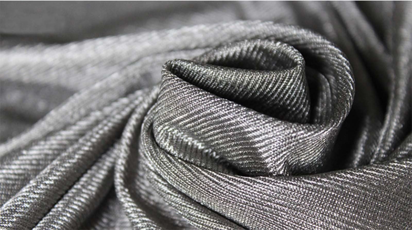 Protection EMP d'excellence avec ce textile Faraday couleur silver