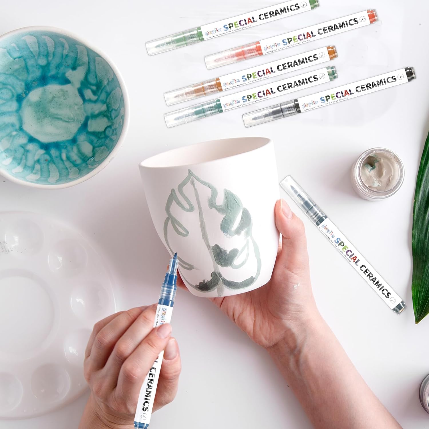 gisgfim 12 Pcs Underglaze Colored Pen Sets for Ceramics Underglaze Markers Paint Pens for Porcelain Pottery Glaze Diy Decorating Accessories Supplies