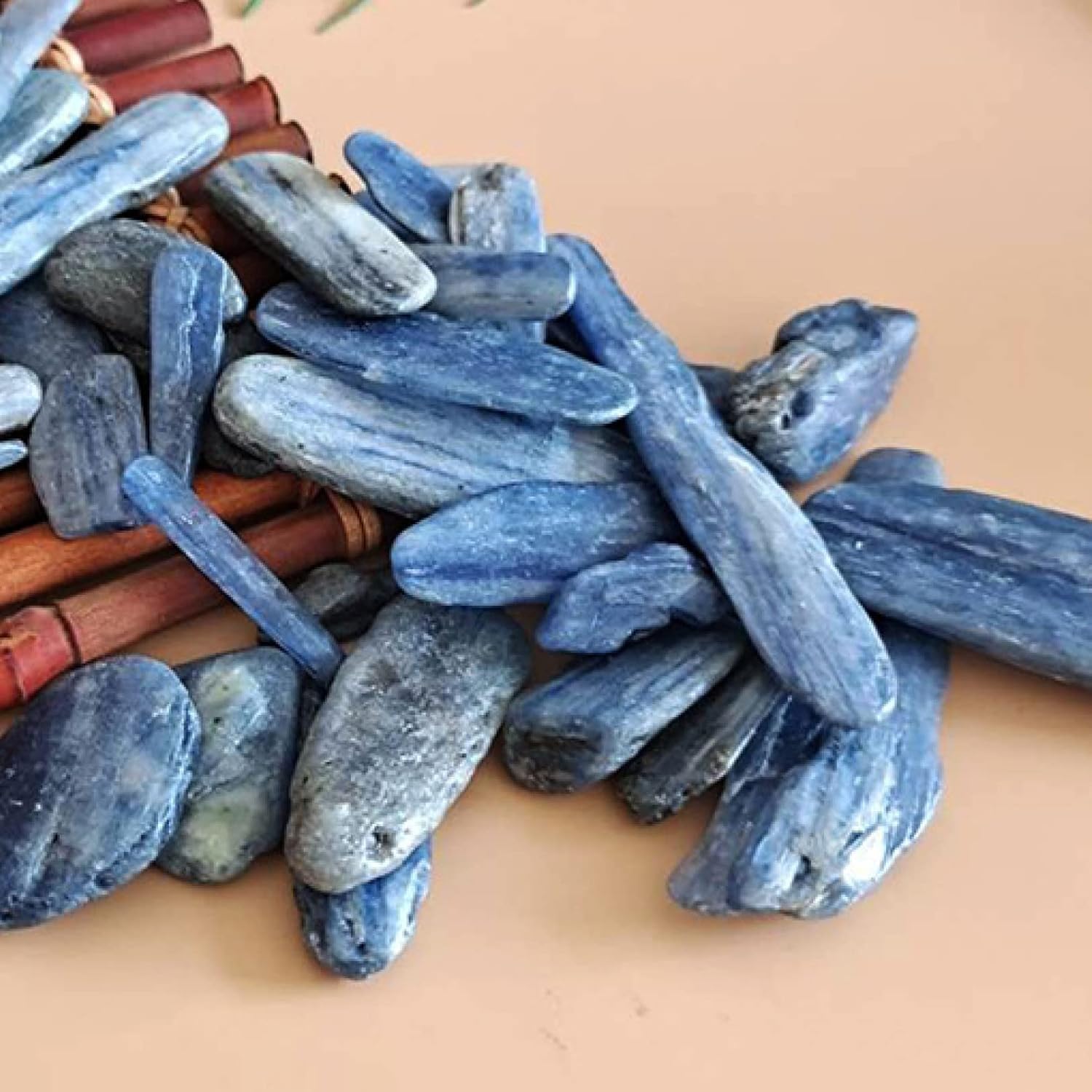 100g Natural Kyanite Polished Thin Slice Shape Blue Crystals Tumbled Gravel Gemstone for Fish Tank Decor Natural Stones Household