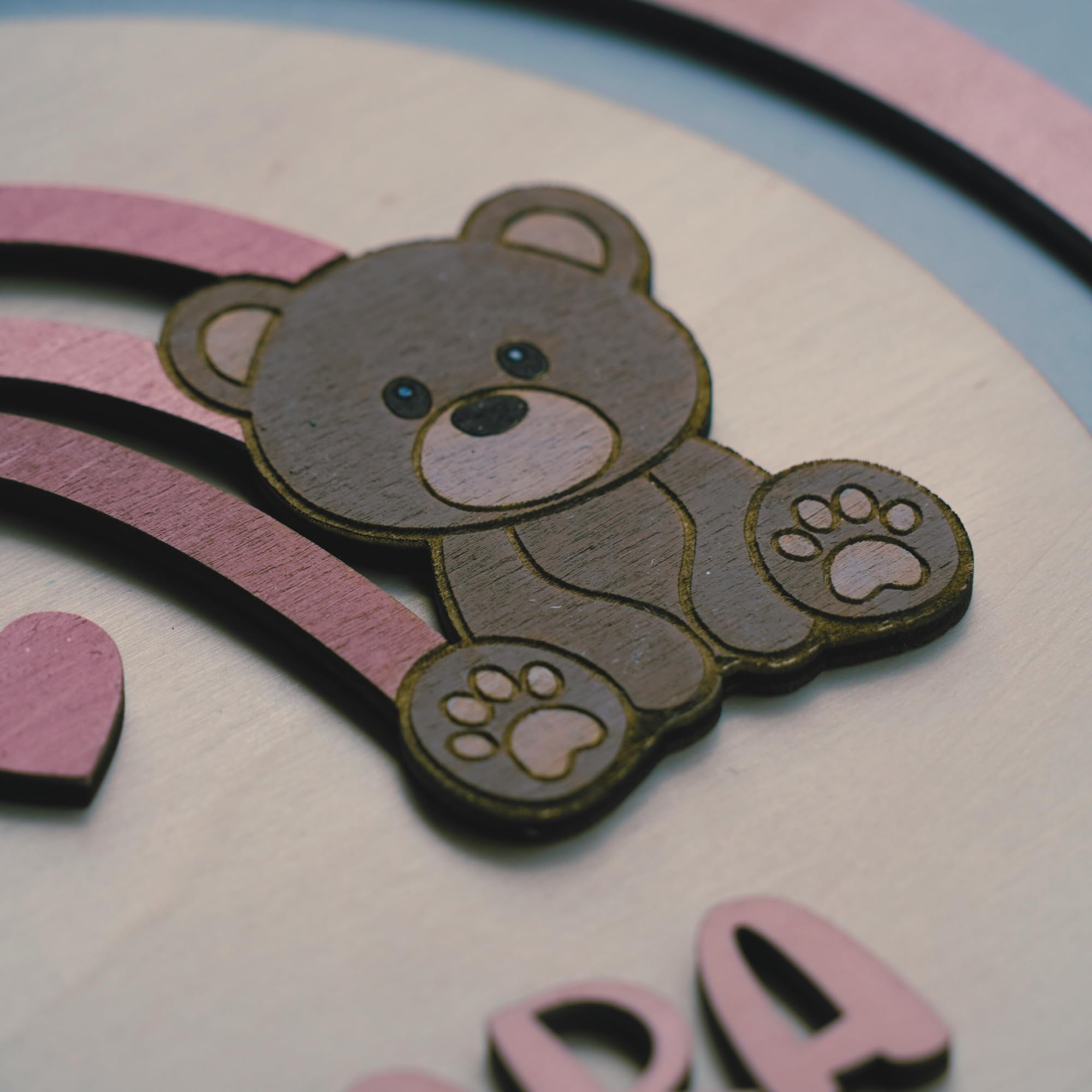 Decorazione Personalizzata da Parete per Bambini, Orsetto con Arcobaleno, Targa in Legno per Cameretta, Regalo Nascita e Battesimo, Fiocco nascita fatto a Mano