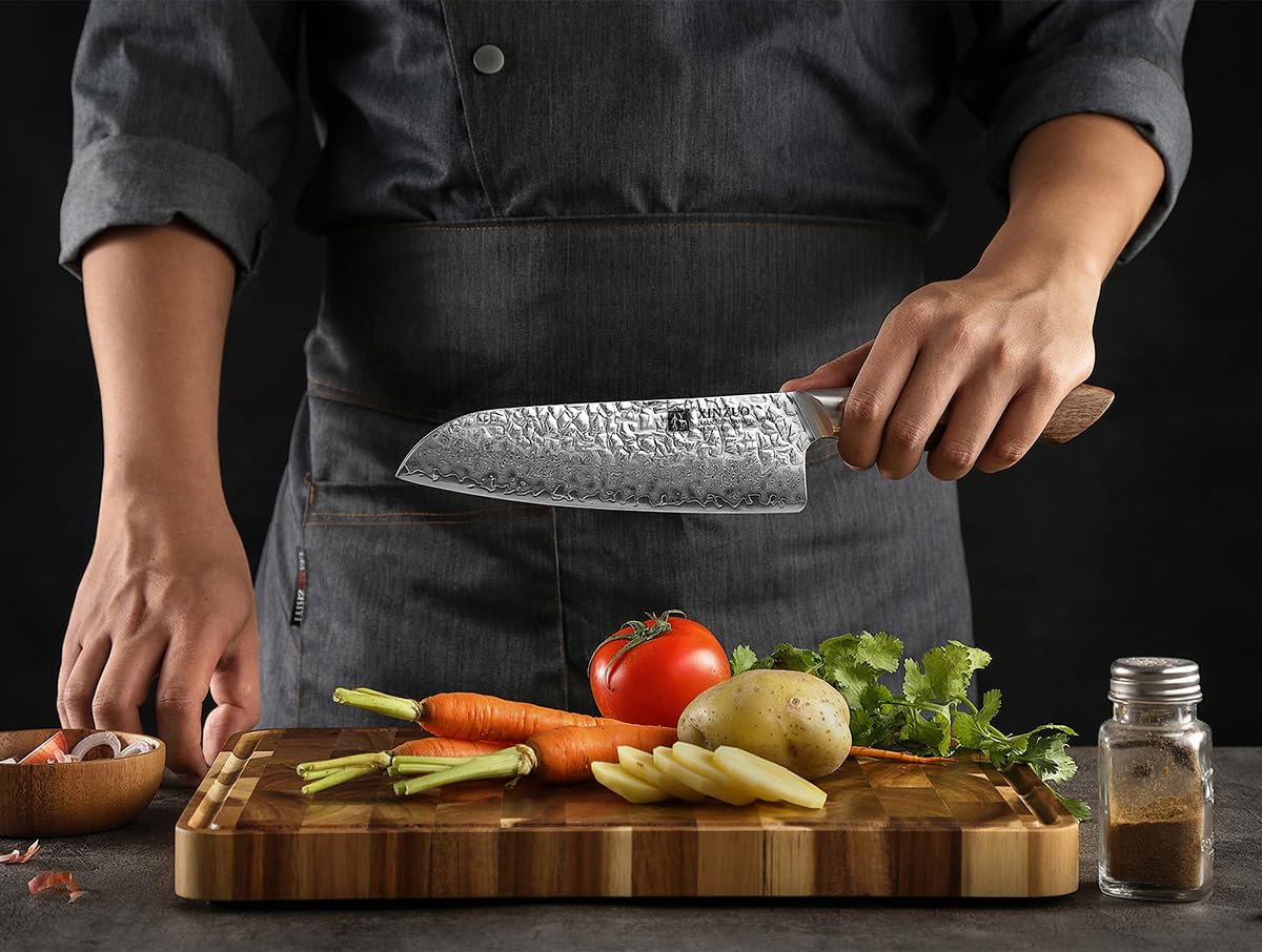 XINZUO 18.5cm Cuchillo Santoku Japonés AUS-10 Acero Damasco,Patrón Martillado Cuchillo de Cocina para Verduras,Forjado a Mano Cuchillo de Cocinero Chef Multifuncional-Mango de Madera de Nogal Negro