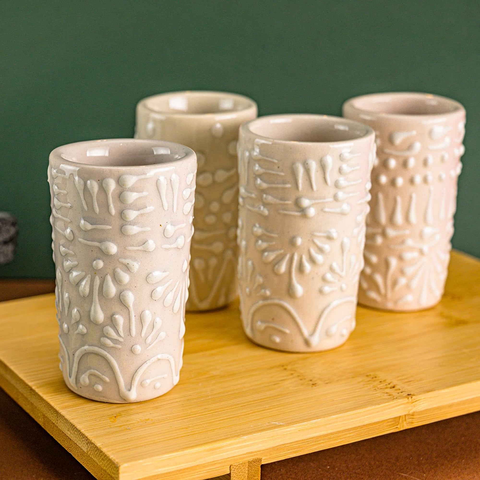 Talavera - Juego de 4 vasos de chupito auténticos de tequila mexicano, pintados a mano, 56.7 g (encaje blanco)