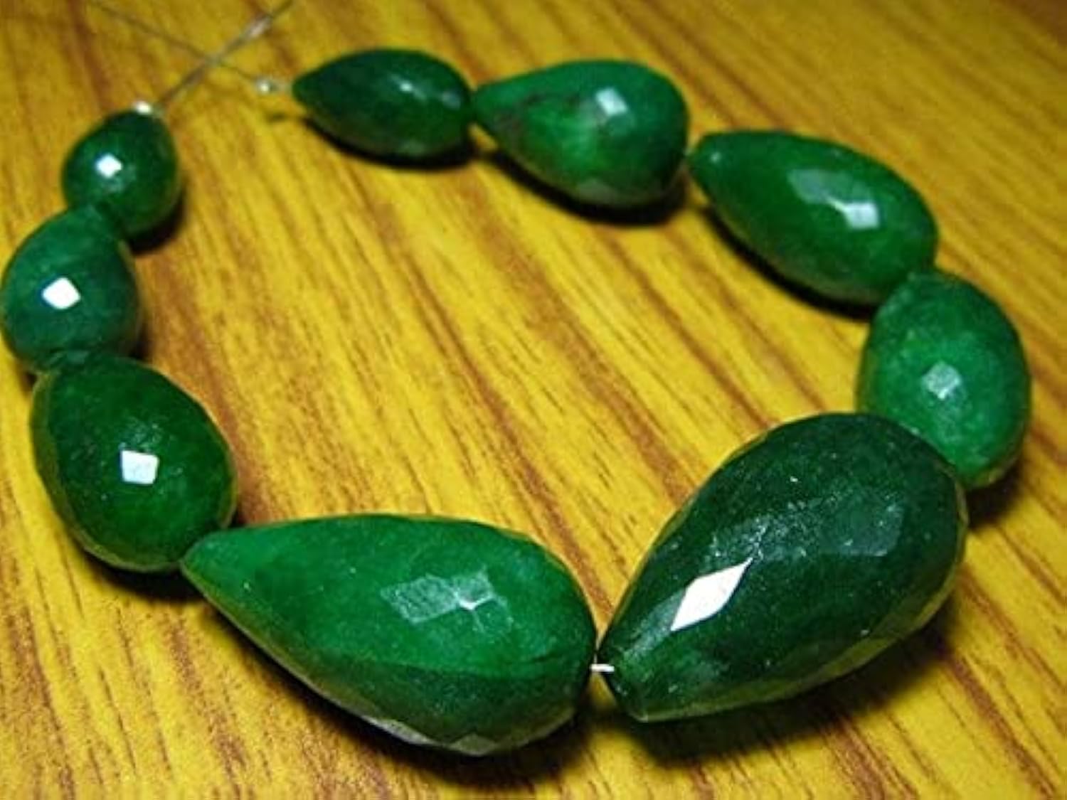 Quartz vert naturel en perles gouttes facettées pour fabrication de bijoux artisanaux