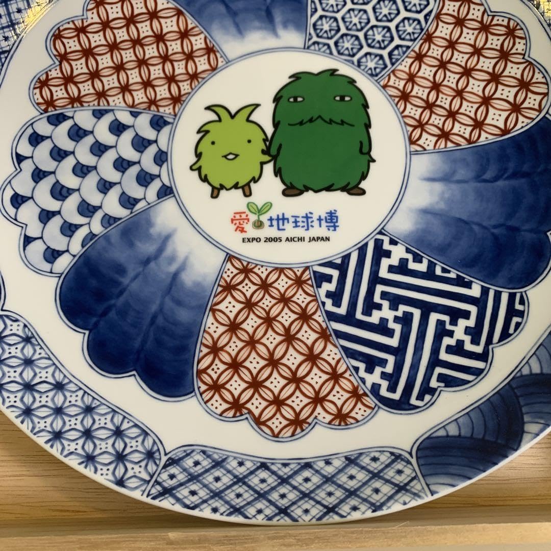 新品未使用　赤絵瀬戸染付モリゾーキッコロ祥瑞皿　直径31cm 大皿　桐箱付 Amazon.co.jp: 赤絵瀬戸染付モリゾーキッコロ祥瑞皿 : ホーム