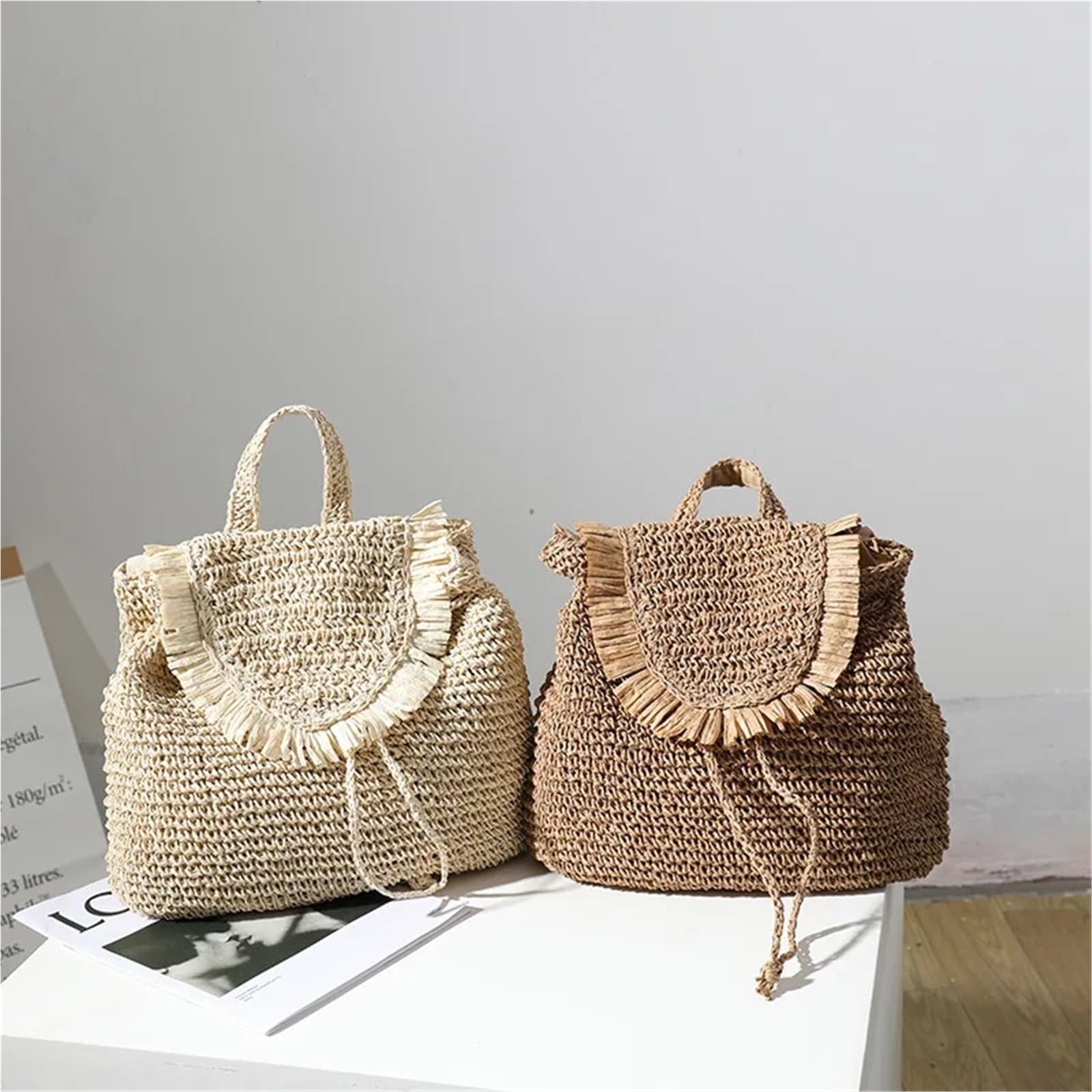 Zaino for il tempo libero con nappe intrecciate in paglia. Vacanza al mare