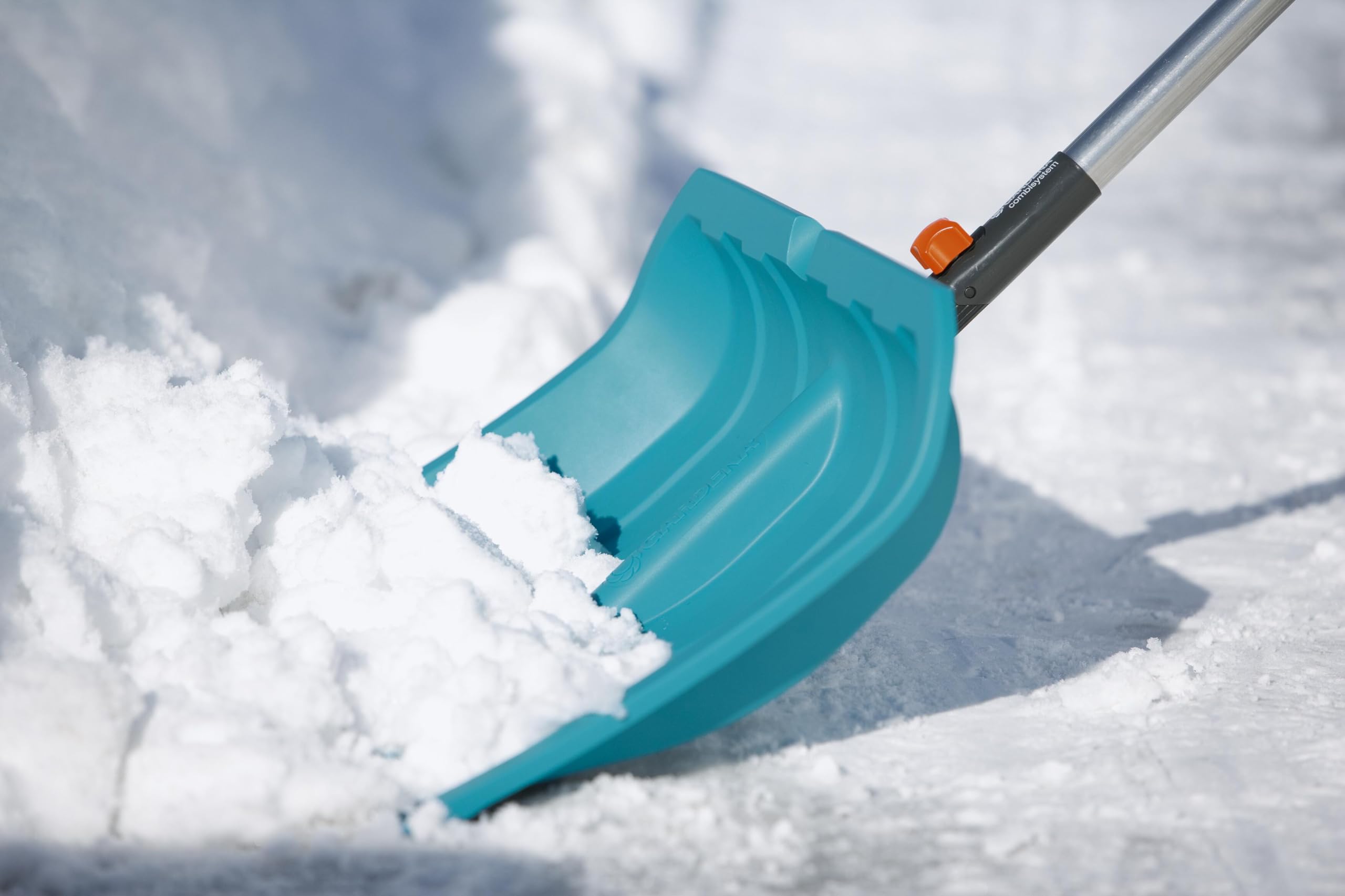Gardena Spingineve combisystem KST 50: Pala da neve, profilo plastica resistente a abrasione, urti e freddo sino a -40°C, larghezza 50 cm (3241-20)