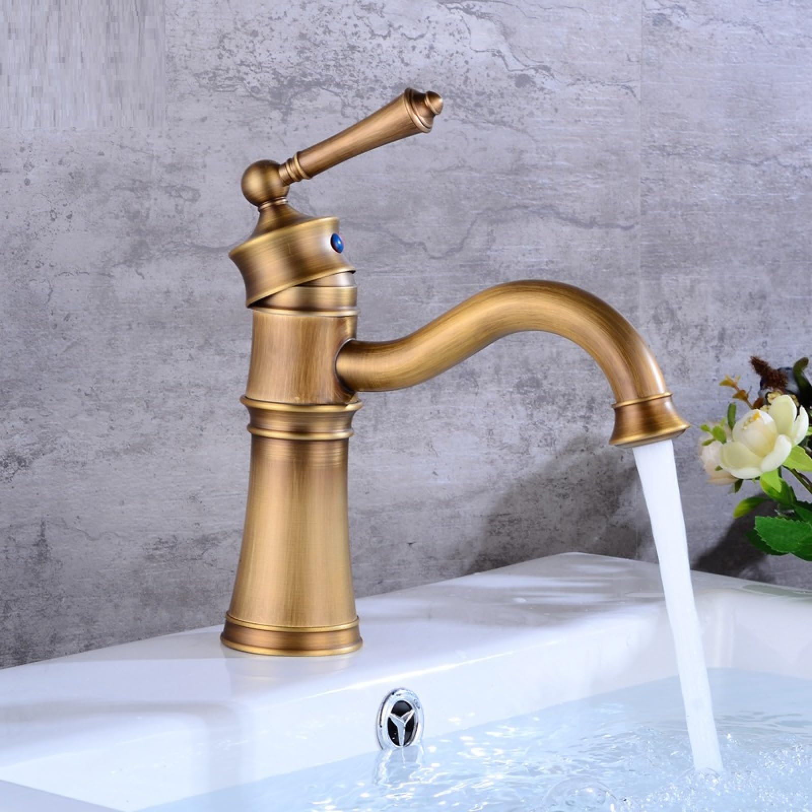 Fanjubei Short European Style Brass Vintage Hot And Cold Water Basin Faucet, Low