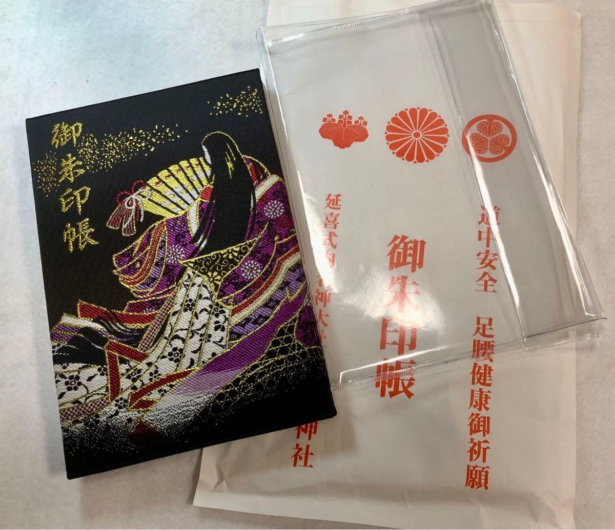 Amazon.co.jp: 赤城神社御朱印帳 十二単（黒） : 文房具・オフィス用品