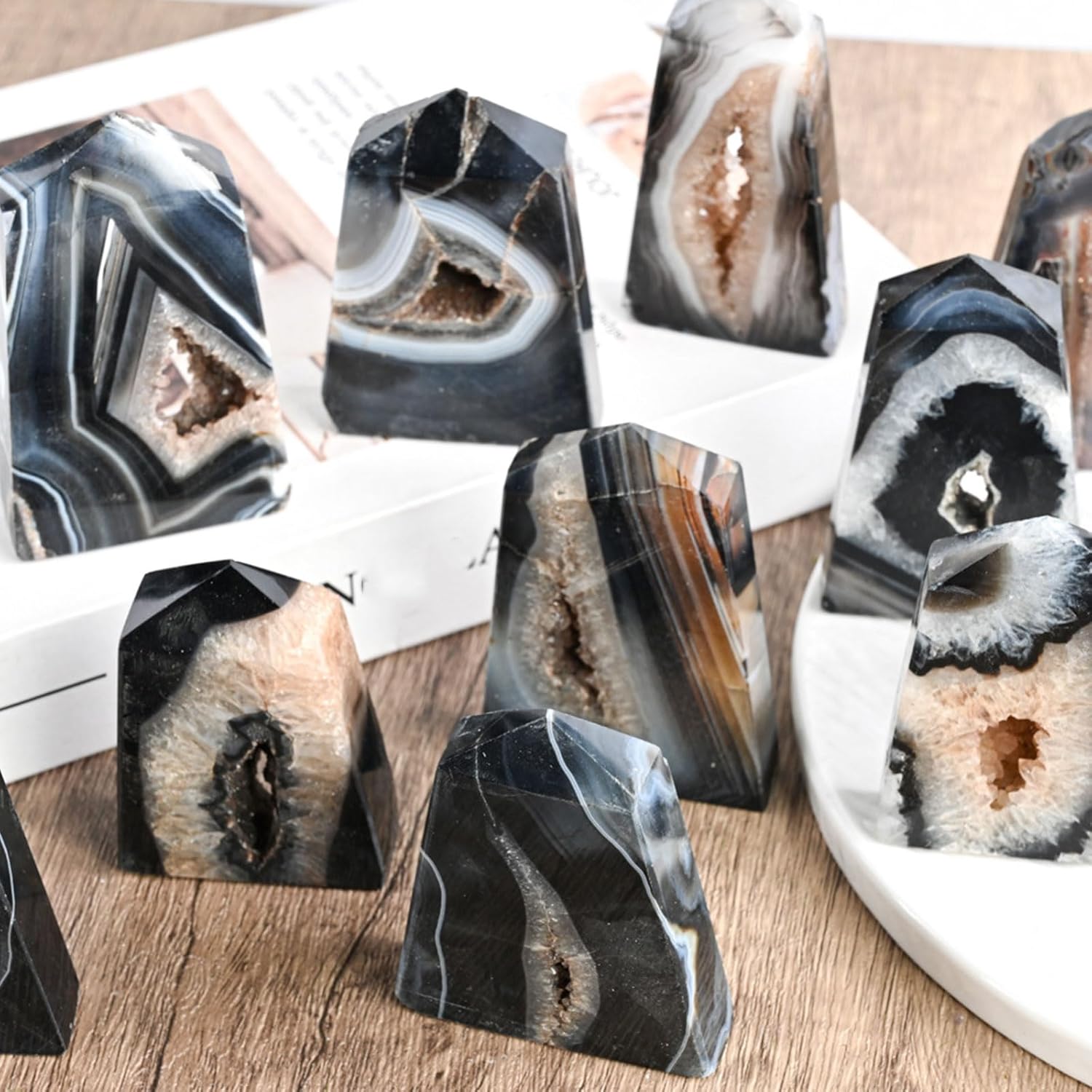 Black Agate Crystal Cave Crystal Column Agate Raw Stone Ore Single Pointed Four Prism Home Demagnetization Ornaments,50~100g