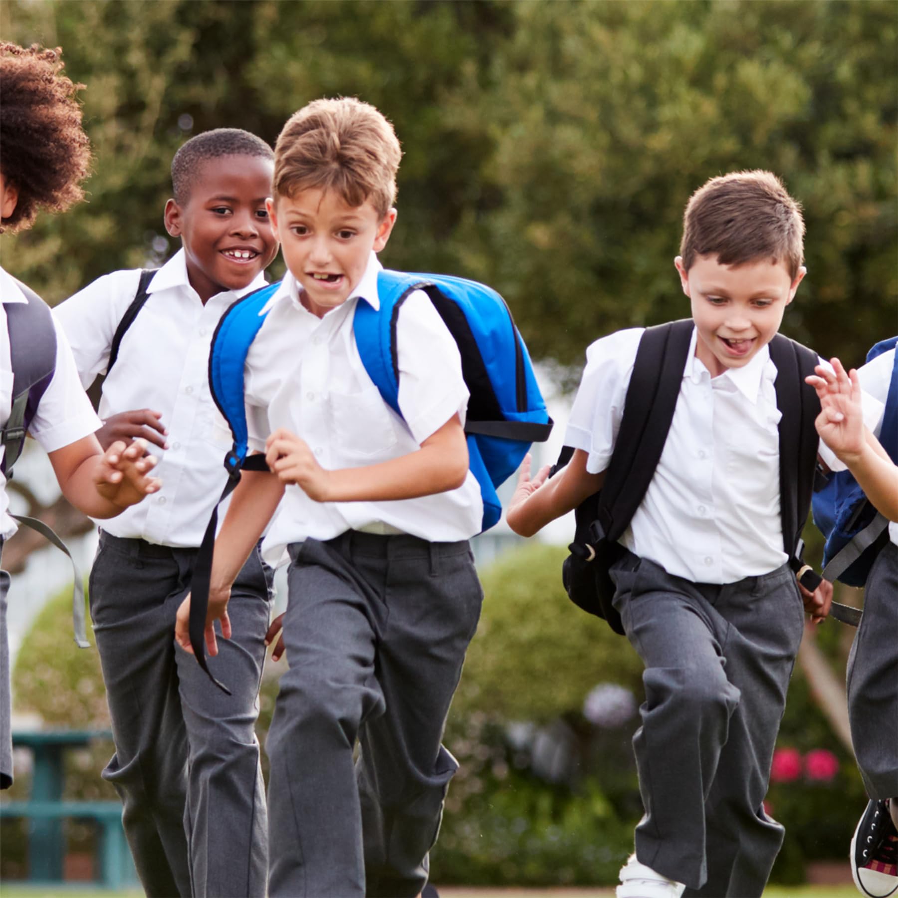 Camisa de uniforme escolar para niños, paquete de 2 camisas de manga corta, camisas escolares abotonadas con bolsillo frontal, camisa lisa de ajuste regular para niños de 3 a 15 años en