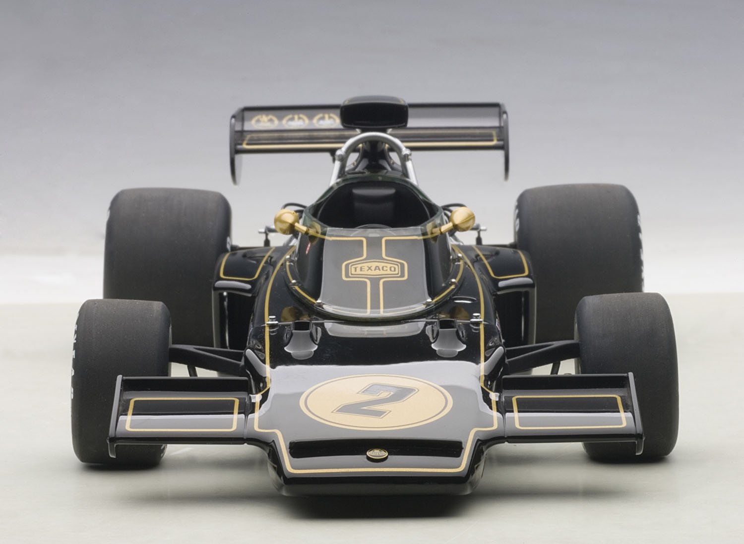 Amazon.com: AUTOart Lotus 72E 1973 Ronnie Peterson #2 1/18 Model