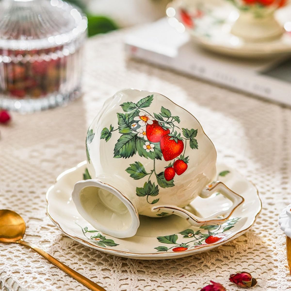 Operitacx Keramik Kaffeetassenset mit Untertasse im Europäischen Stil Einfach zu Reinigen Praktisches Design für Zuhause und Restaurant 1 Satz Retro Kaffeebecher