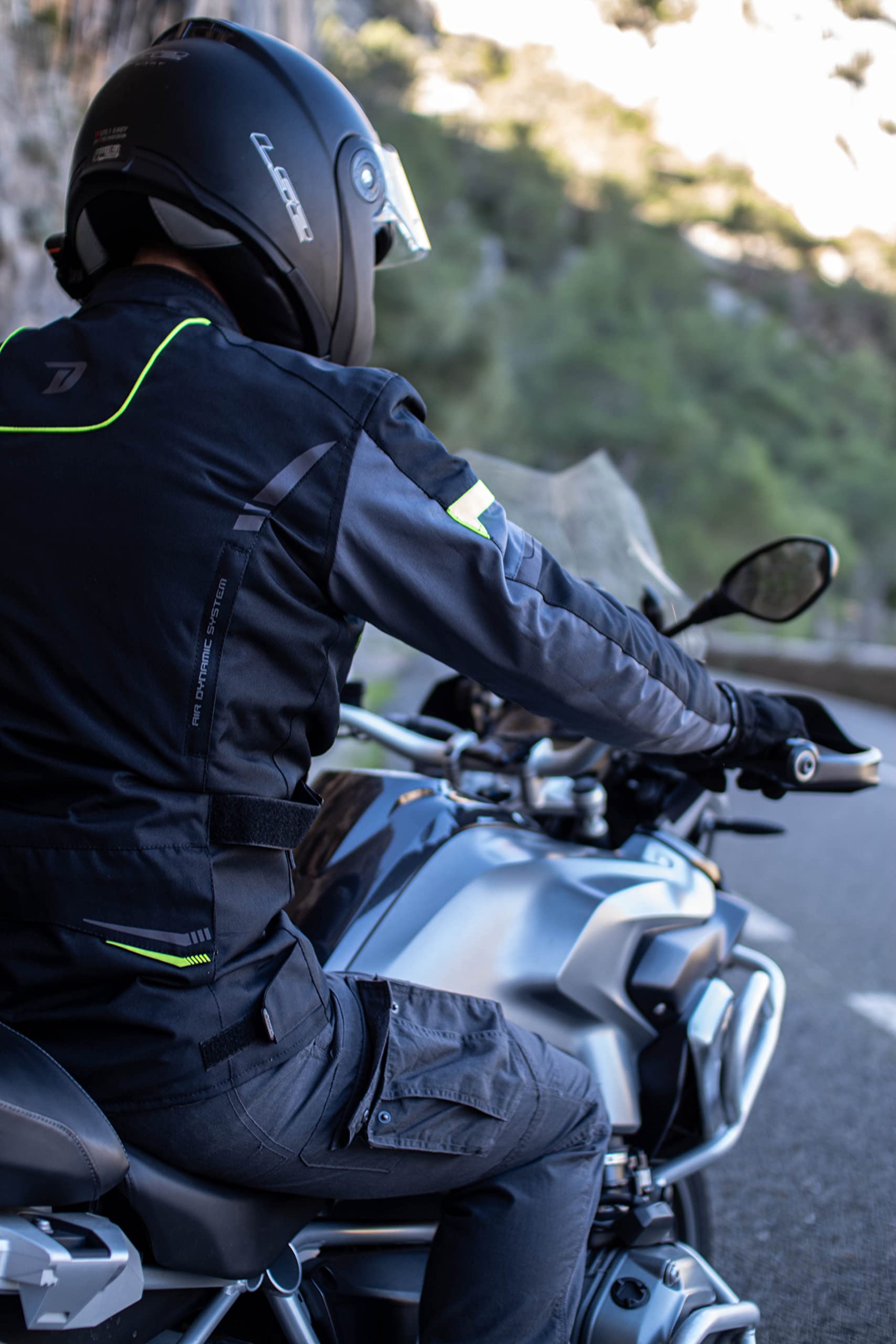 Travel Man | Giacca da Moto da Uomo con Protezioni per Palle e Gomiti, Impermeabile, Tile Trail + Fodera Invernale Removibile - Approvata